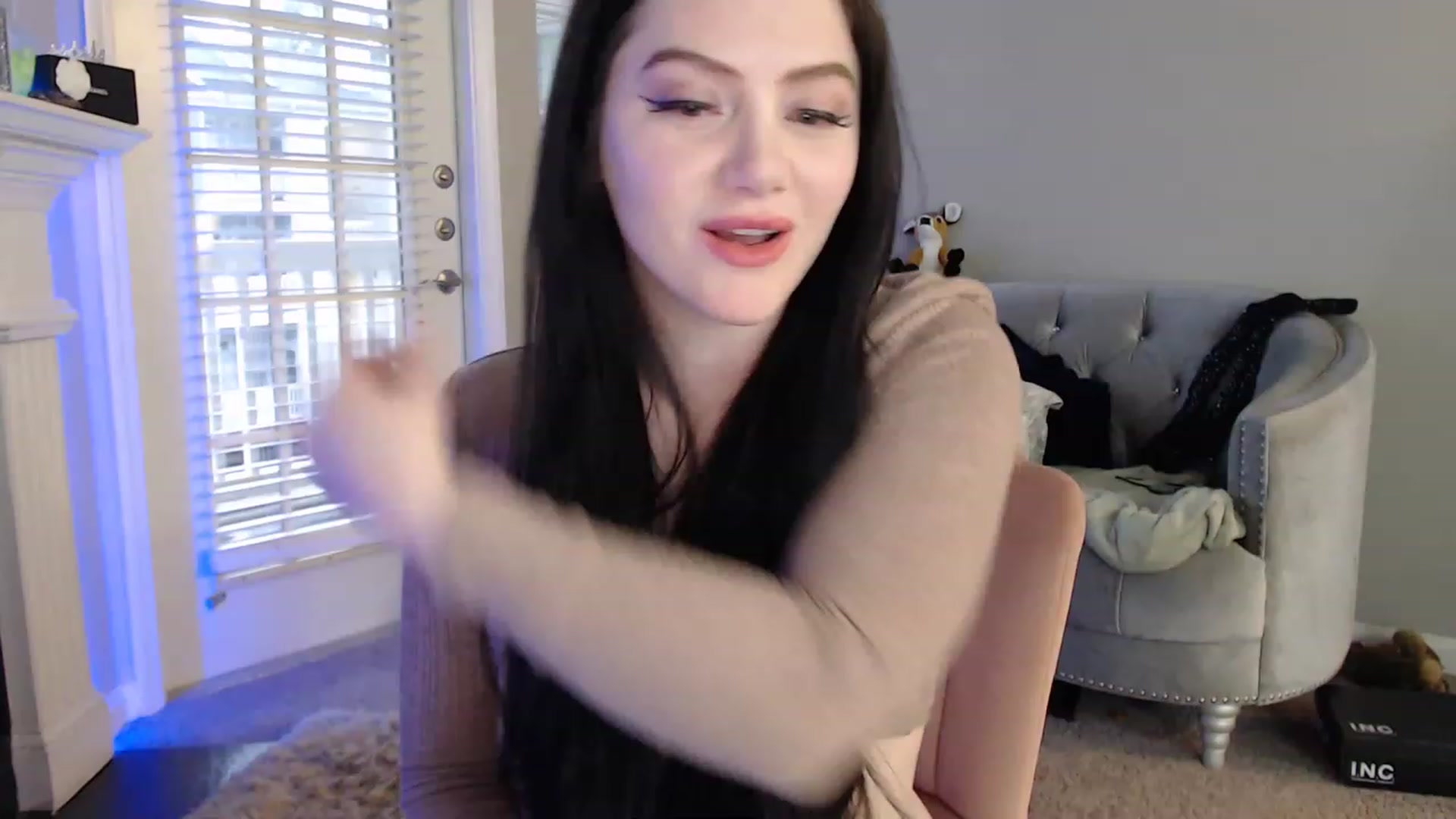 Gallery image thumbnail from Pink_Fawnnn's myfreecams stream on, 03/25/2023, 13:19 image 14 of 20