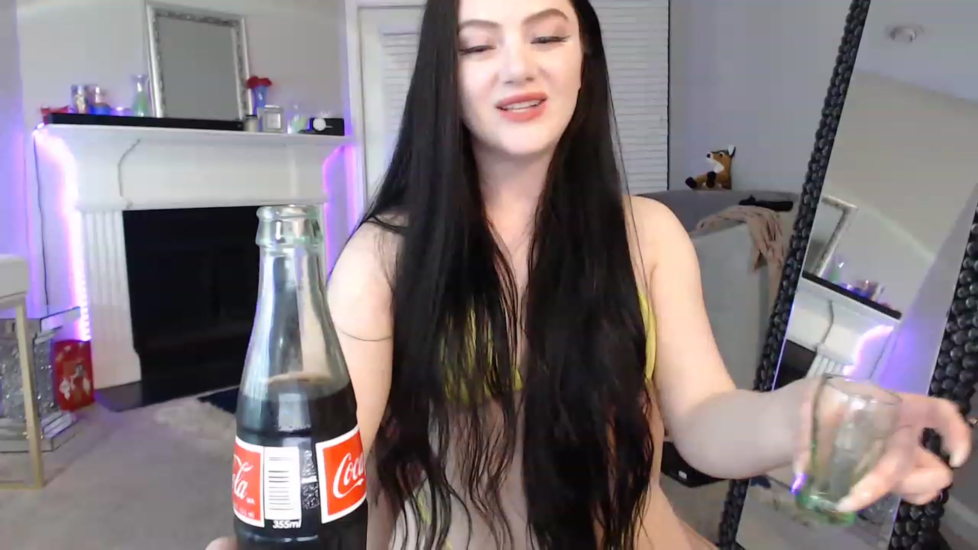 Gallery image thumbnail from Pink_Fawnnn's myfreecams stream on, 03/25/2023, 13:19 image 5 of 20