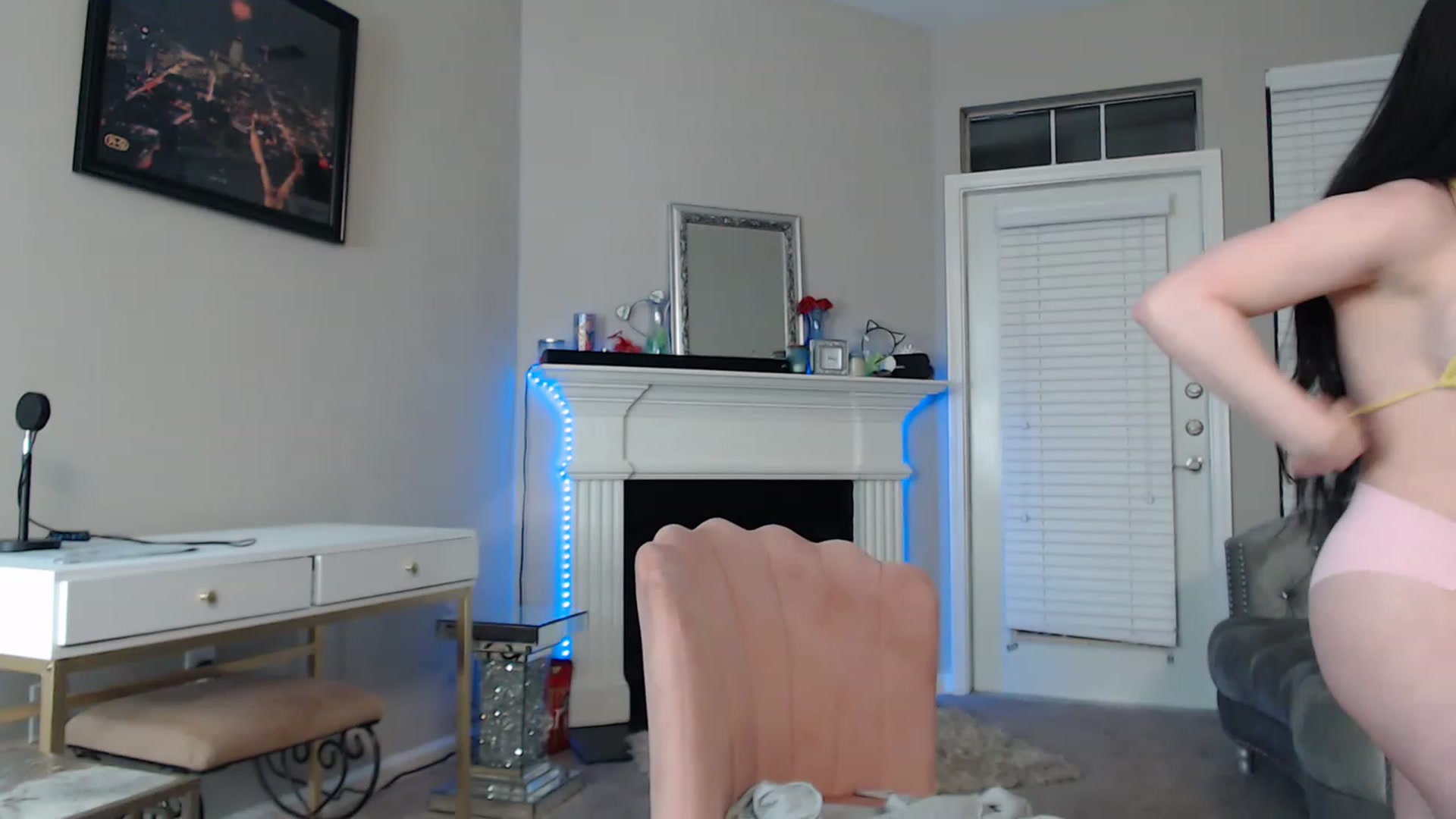Gallery image thumbnail from Pink_Fawnnn's myfreecams stream on, 04/02/2023, 07:45 image 11 of 20