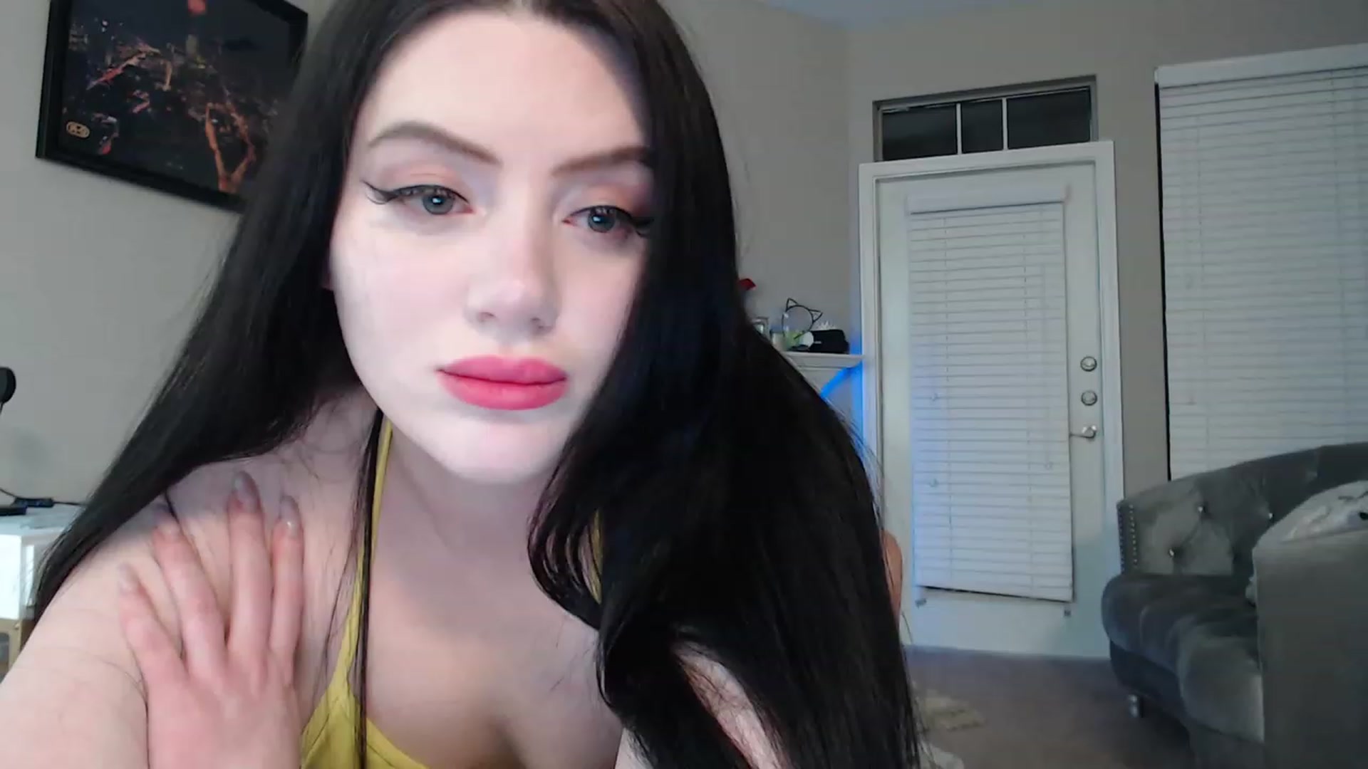 Gallery image thumbnail from Pink_Fawnnn's myfreecams stream on, 04/02/2023, 07:45 image 12 of 20