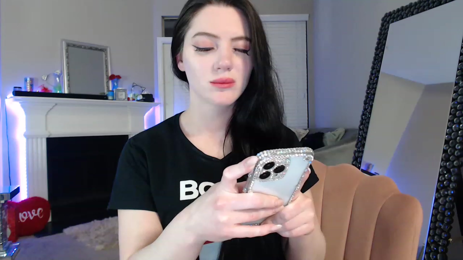 Gallery image thumbnail from Pink_Fawnnn's myfreecams stream on, 04/15/2023, 07:04 image 17 of 20