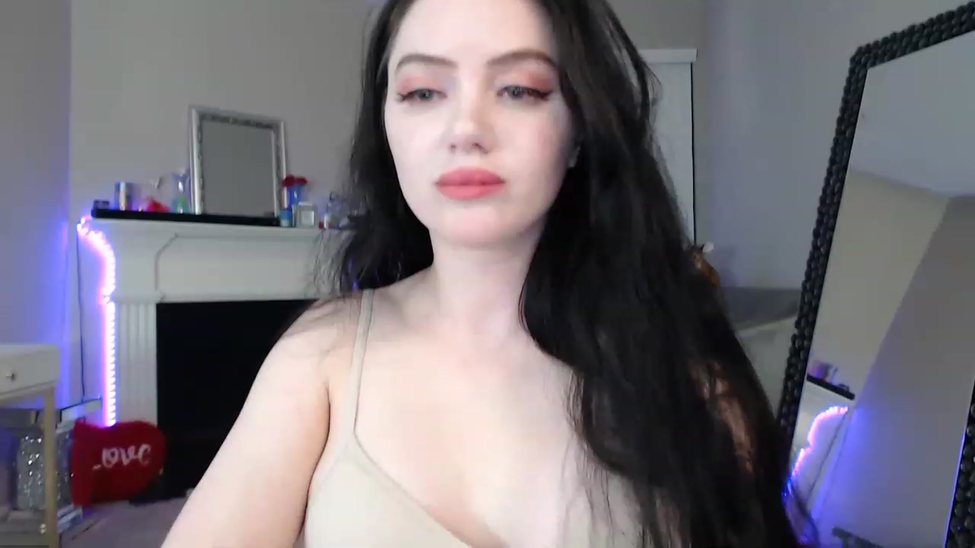 Gallery image thumbnail from Pink_Fawnnn's myfreecams stream on, 04/15/2023, 07:04 image 9 of 20