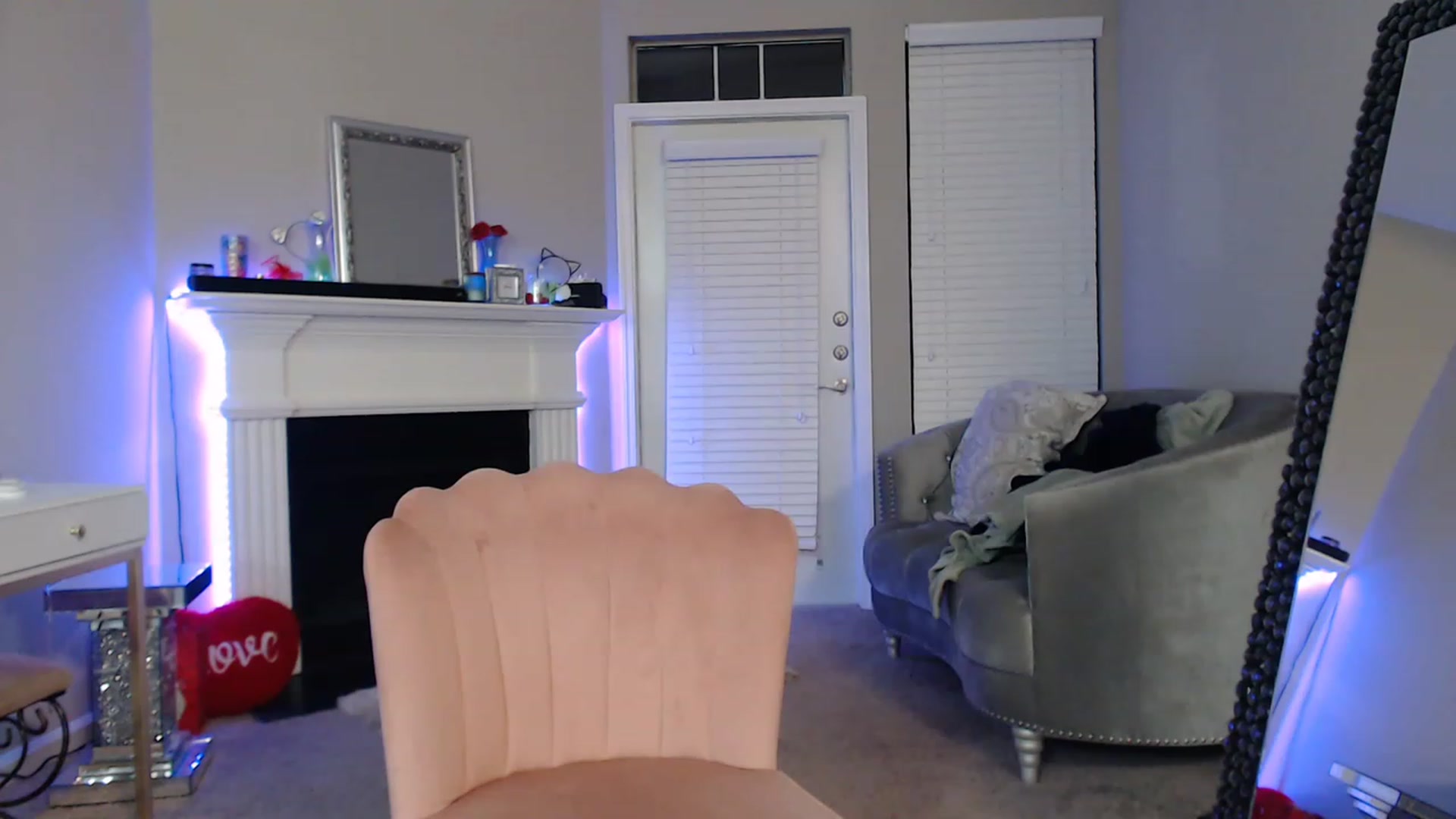 Gallery image thumbnail from Pink_Fawnnn's myfreecams stream on, 04/15/2023, 07:34 image 1 of 20