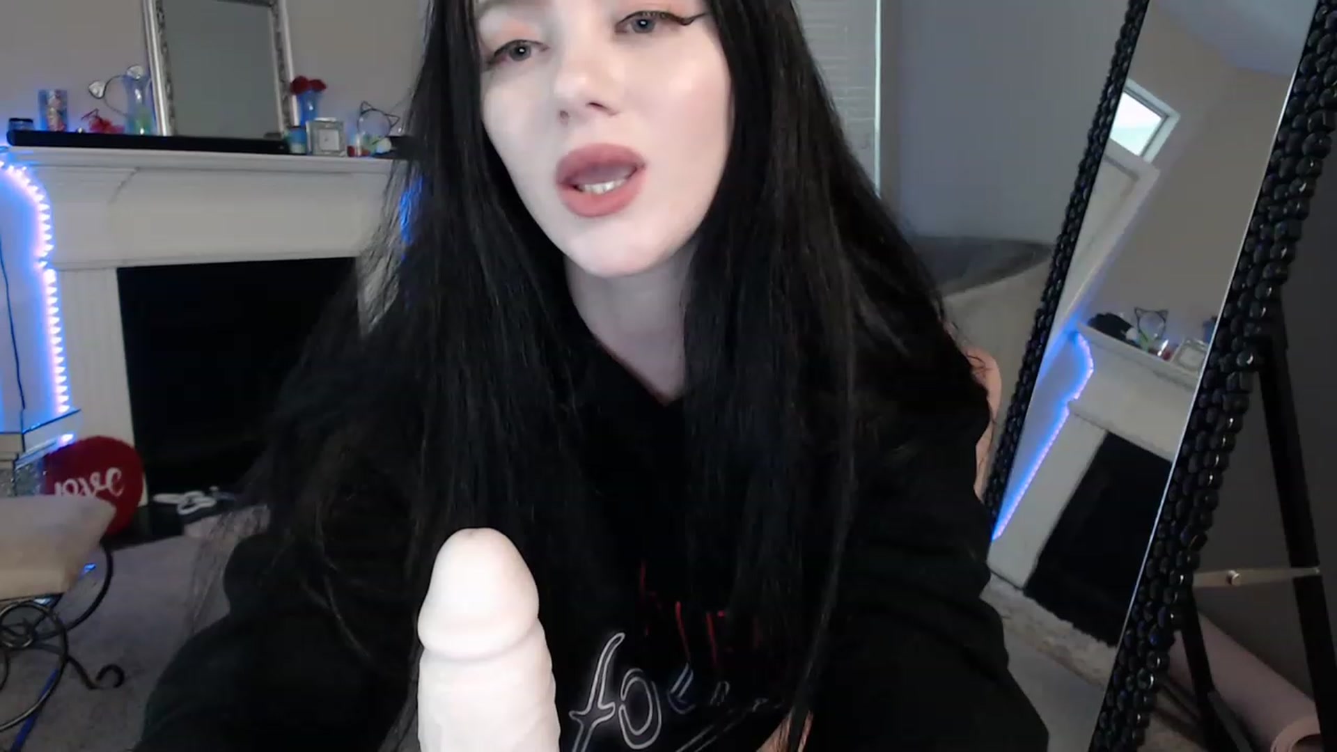 Gallery image thumbnail from Pink_Fawnnn's myfreecams stream on, 04/16/2023, 12:34 image 7 of 20