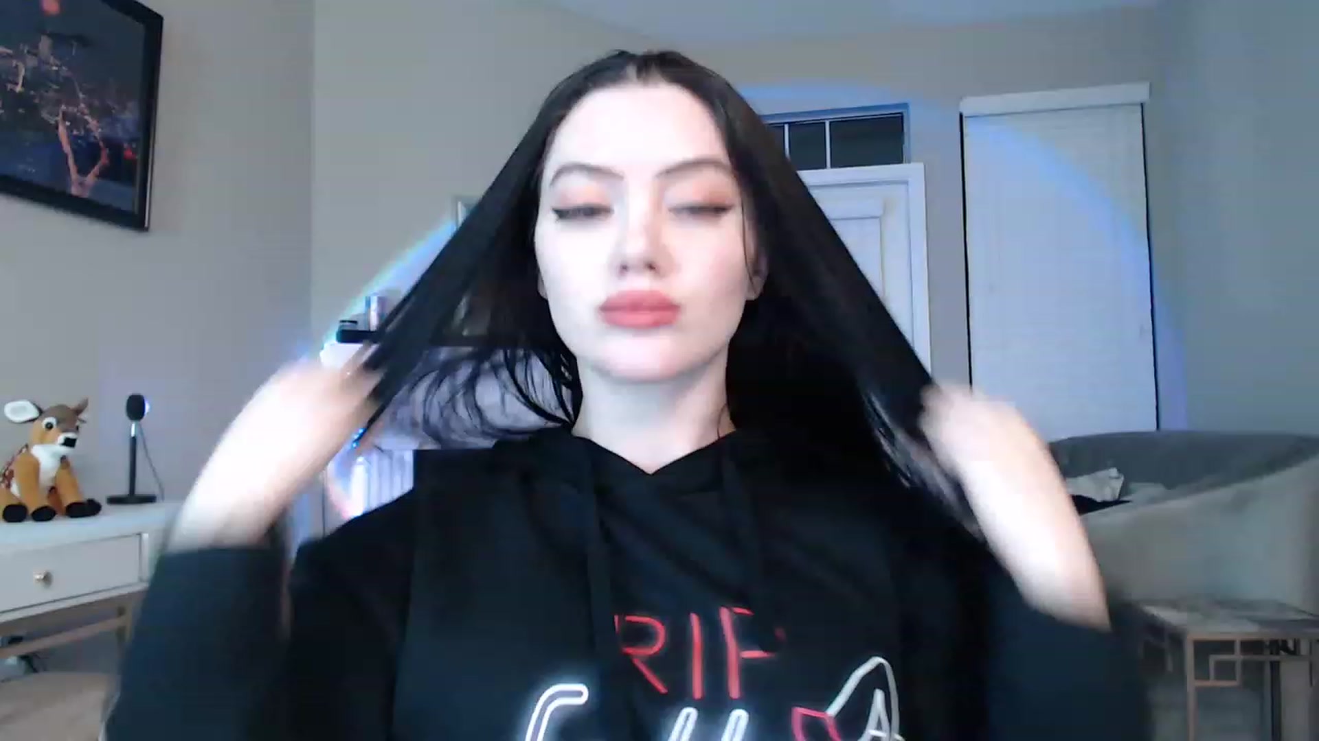 Gallery image thumbnail from Pink_Fawnnn's myfreecams stream on, 04/17/2023, 04:26 image 6 of 20