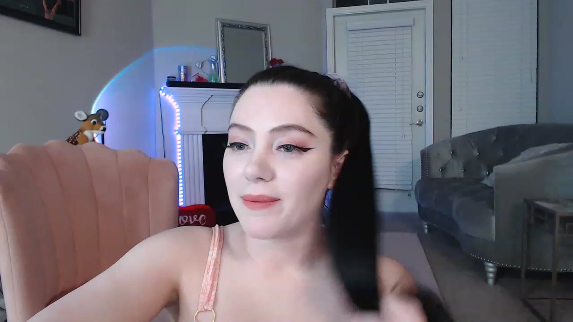 Gallery image thumbnail from Pink_Fawnnn's myfreecams stream on, 04/18/2023, 04:27 image 15 of 20