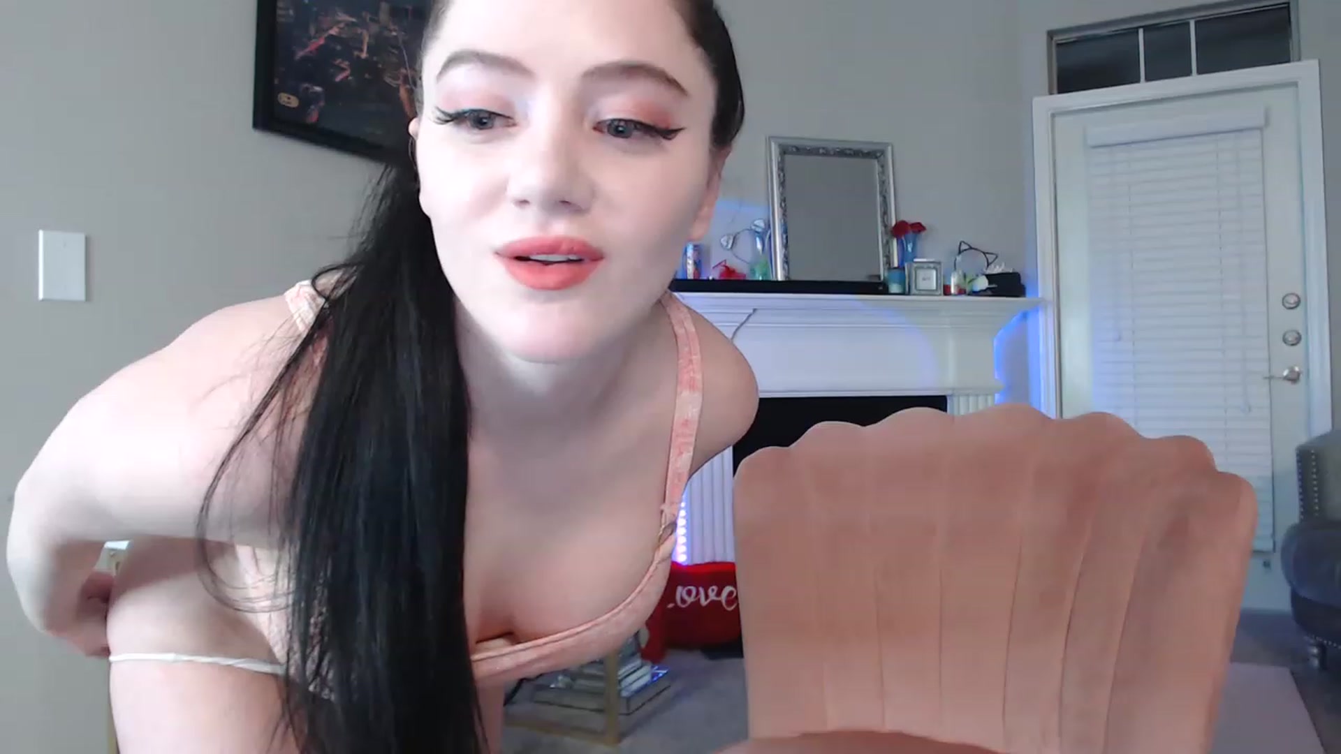 Gallery image thumbnail from Pink_Fawnnn's myfreecams stream on, 04/18/2023, 04:27 image 14 of 20