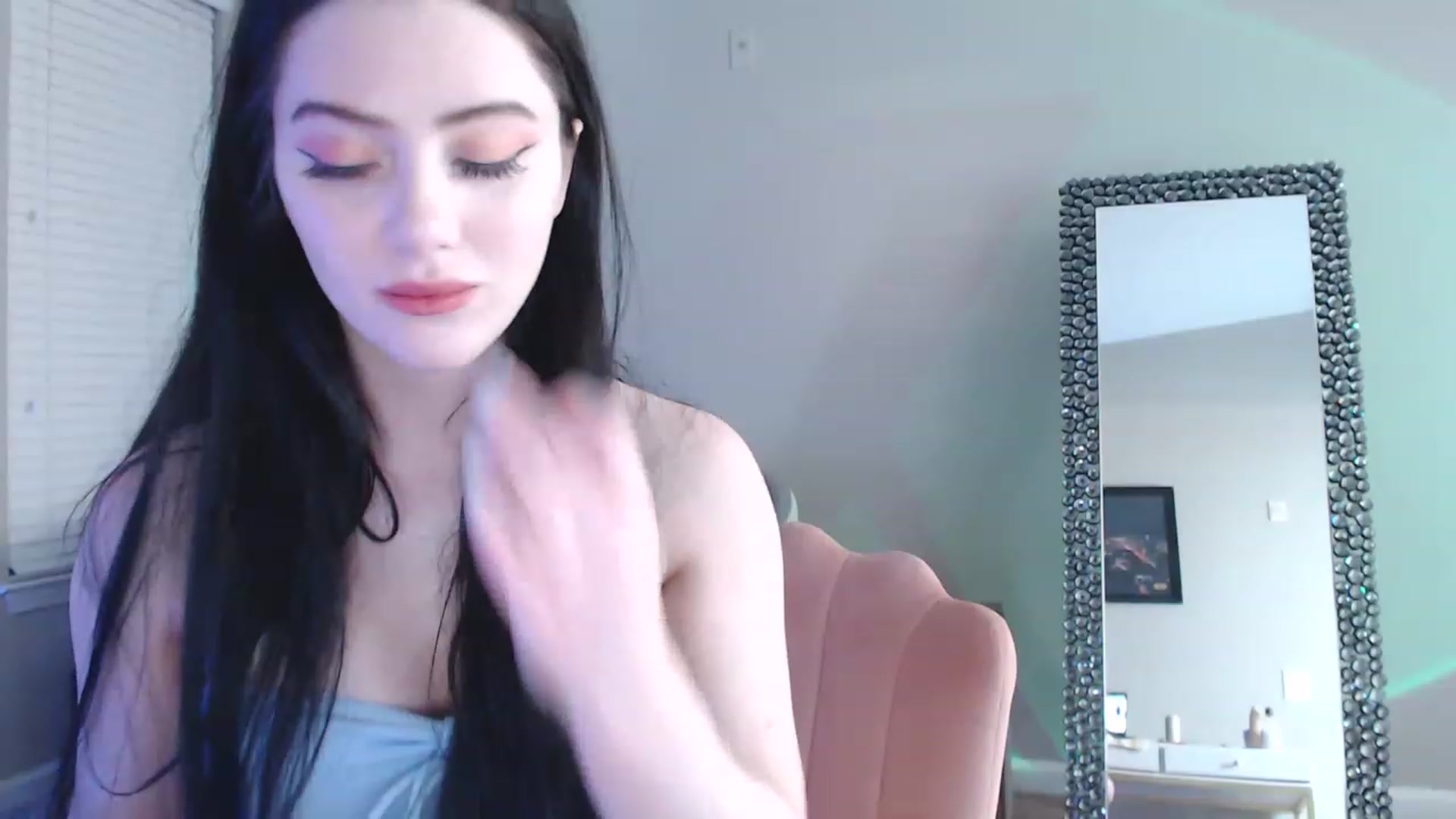 Gallery image thumbnail from Pink_Fawnnn's myfreecams stream on, 05/01/2023, 02:44 image 10 of 20