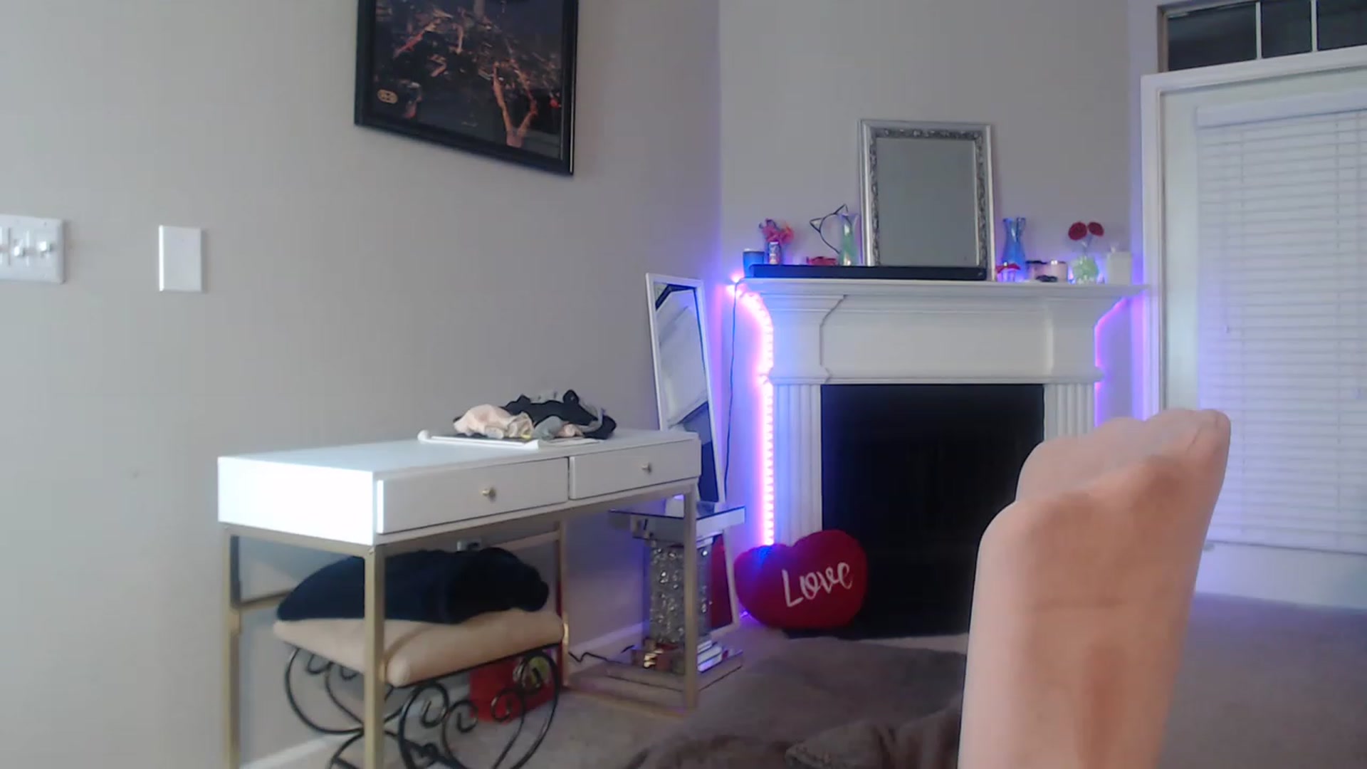 Gallery image thumbnail from Pink_Fawnnn's myfreecams stream on, 05/19/2023, 04:23 image 5 of 20
