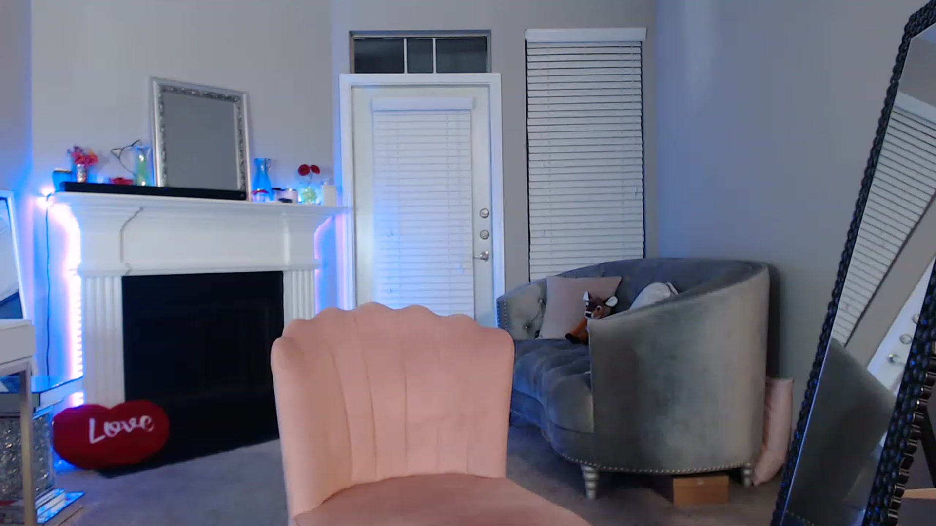 Gallery image thumbnail from Pink_Fawnnn's myfreecams stream on, 05/20/2023, 08:31 image 7 of 20