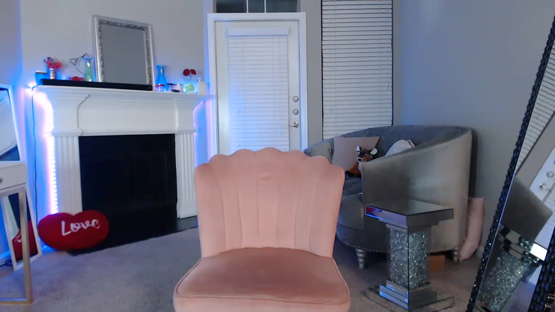 Gallery image thumbnail from Pink_Fawnnn's myfreecams stream on, 05/20/2023, 09:43 image 2 of 20