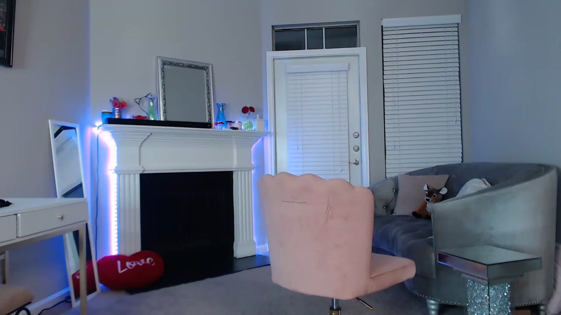 Gallery image thumbnail from Pink_Fawnnn's myfreecams stream on, 05/20/2023, 09:43 image 16 of 20