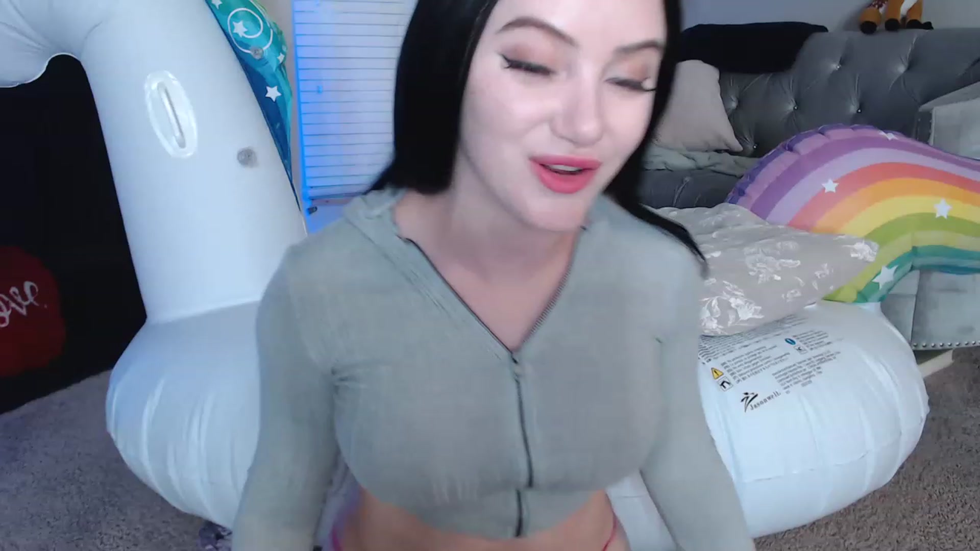 Gallery image thumbnail from Pink_Fawnnn's myfreecams stream on, 06/12/2023, 11:31 image 6 of 20