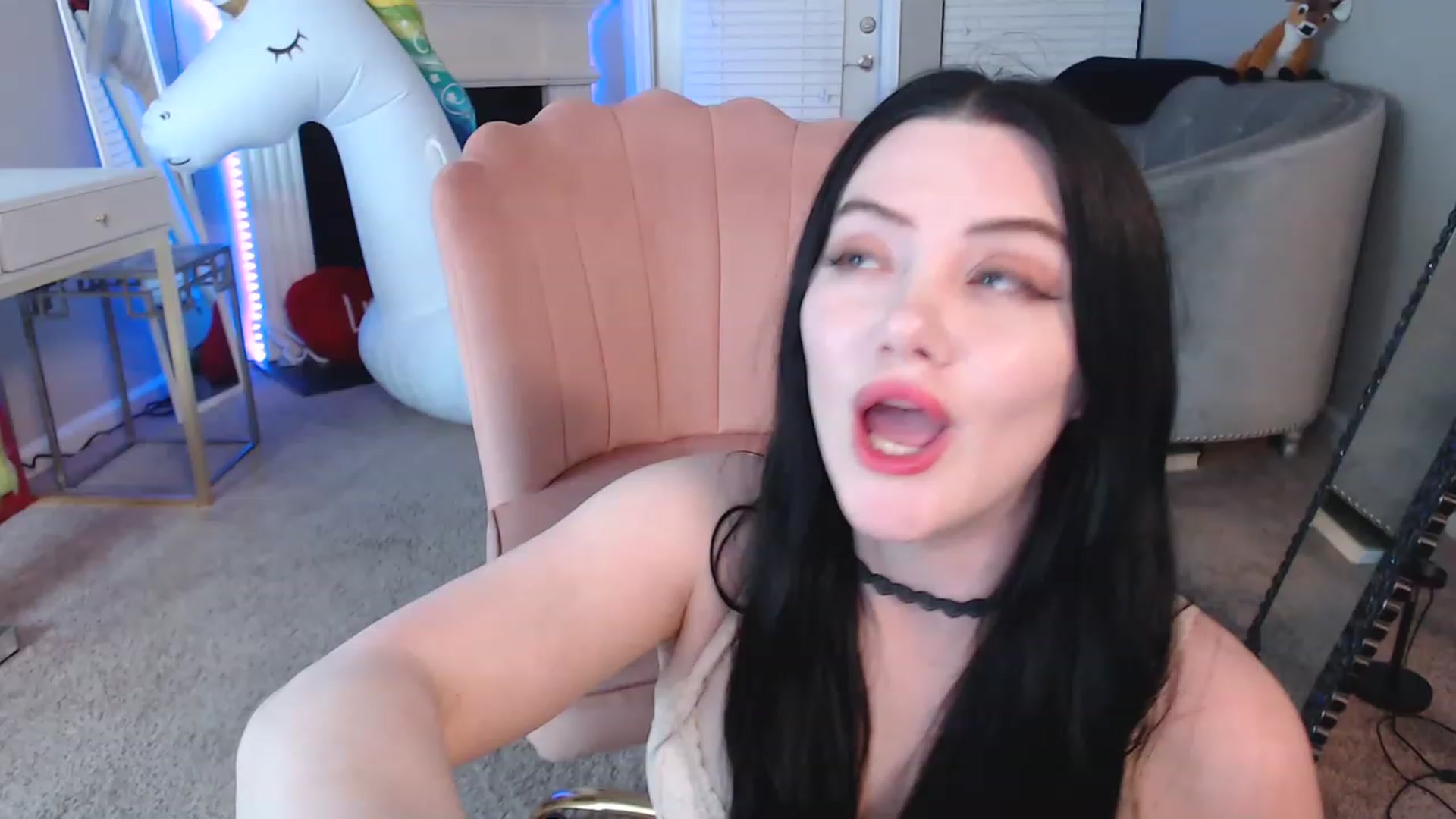 Gallery image thumbnail from Pink_Fawnnn's myfreecams stream on, 06/14/2023, 07:23 image 8 of 20