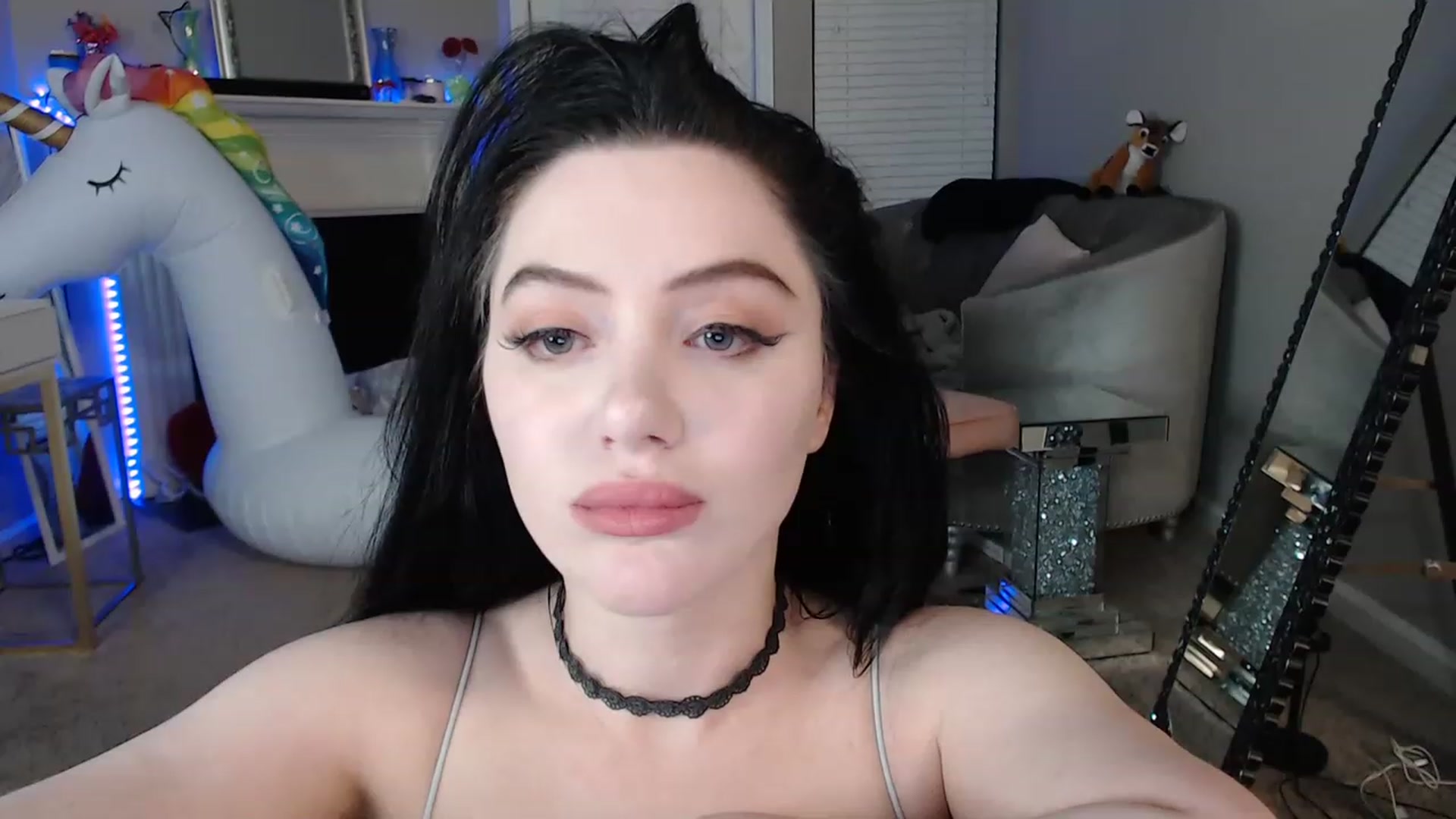 Gallery image thumbnail from Pink_Fawnnn's myfreecams stream on, 06/15/2023, 03:16 image 5 of 20