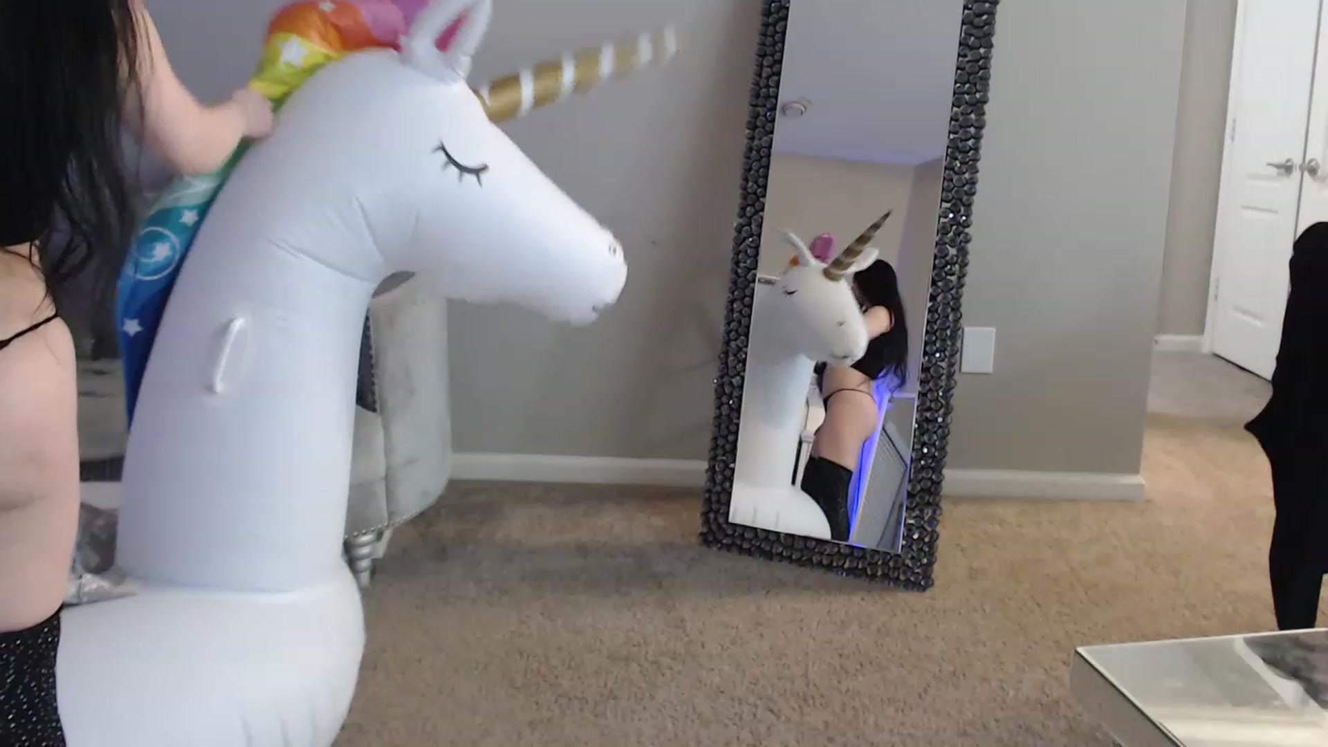 Gallery image thumbnail from Pink_Fawnnn's myfreecams stream on, 06/16/2023, 10:07 image 18 of 20