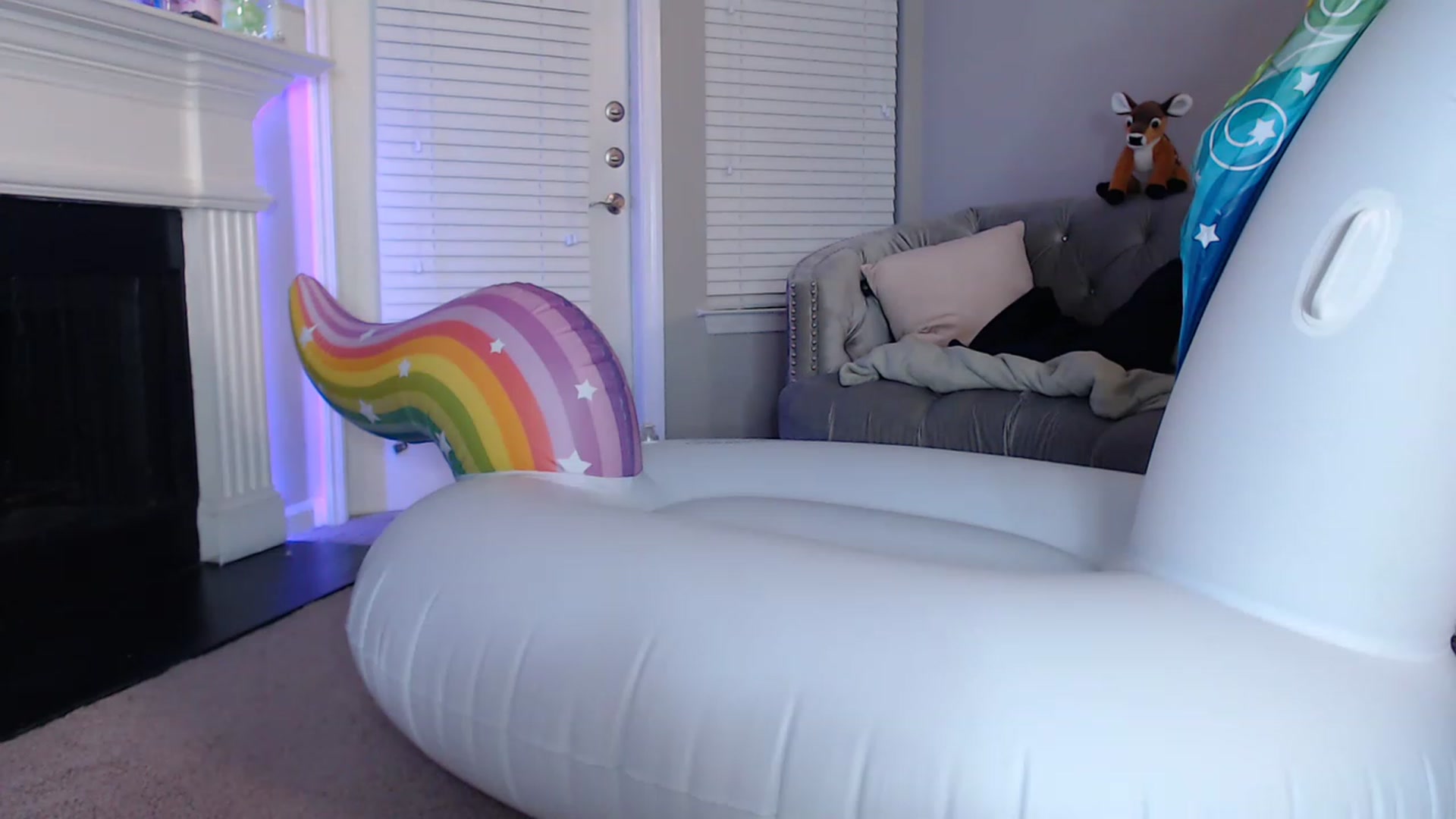 Gallery image thumbnail from Pink_Fawnnn's myfreecams stream on, 06/23/2023, 05:40 image 15 of 20