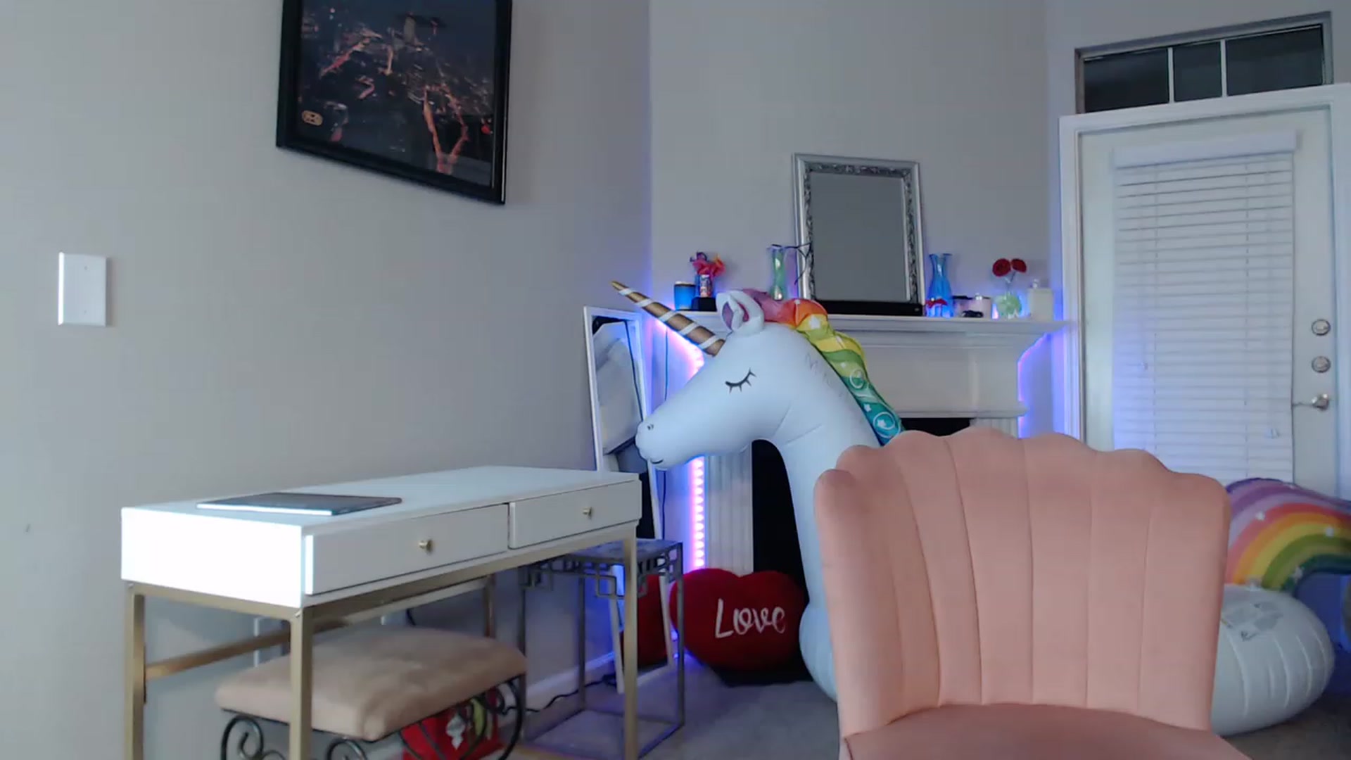 Gallery image thumbnail from Pink_Fawnnn's myfreecams stream on, 06/23/2023, 05:40 image 4 of 20