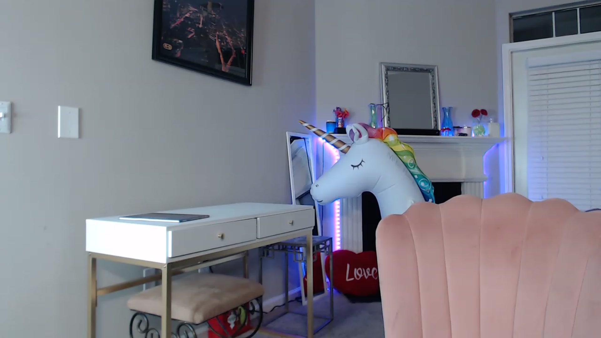Gallery image thumbnail from Pink_Fawnnn's myfreecams stream on, 06/23/2023, 05:40 image 8 of 20