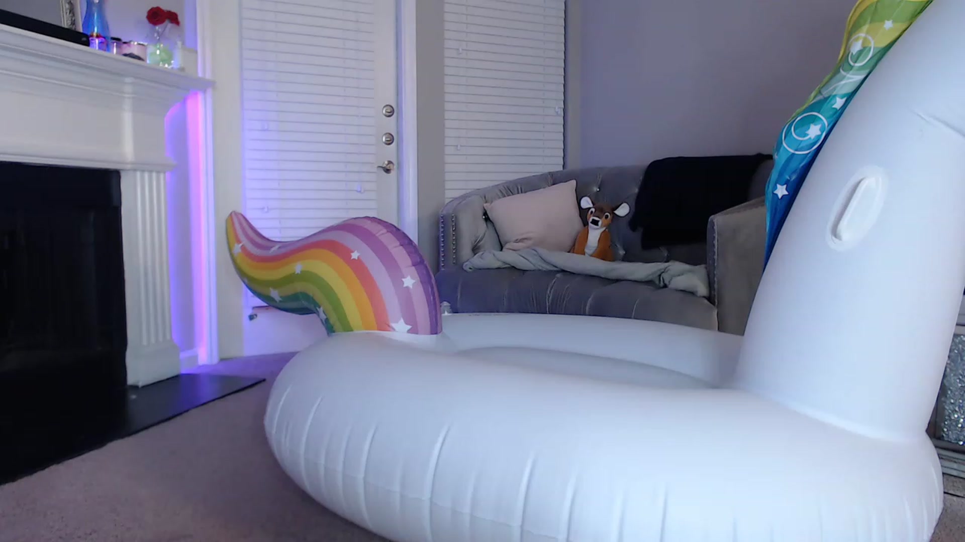 Gallery image thumbnail from Pink_Fawnnn's myfreecams stream on, 06/25/2023, 06:35 image 10 of 20