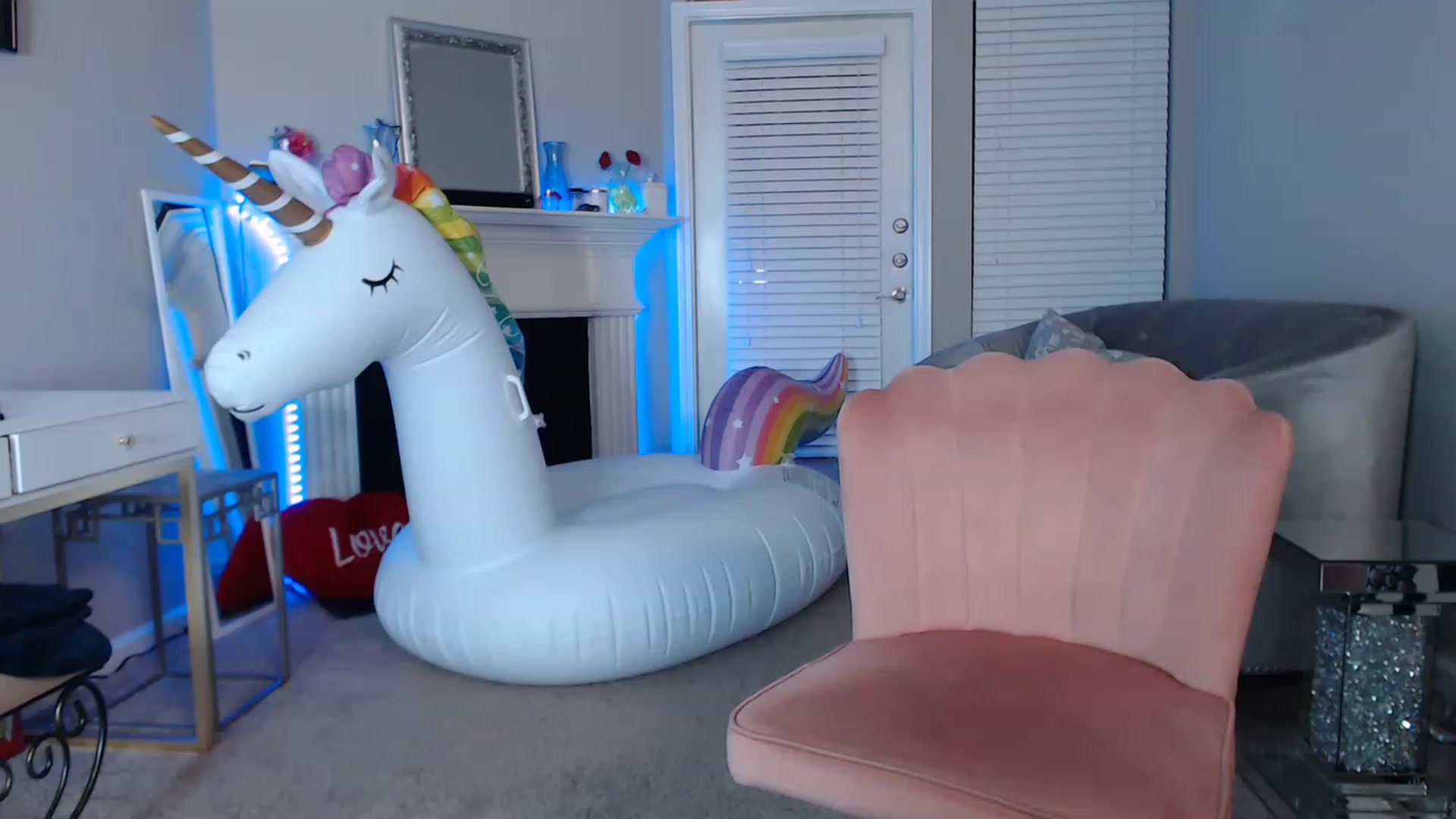 Gallery image thumbnail from Pink_Fawnnn's myfreecams stream on, 07/03/2023, 06:07 image 6 of 20