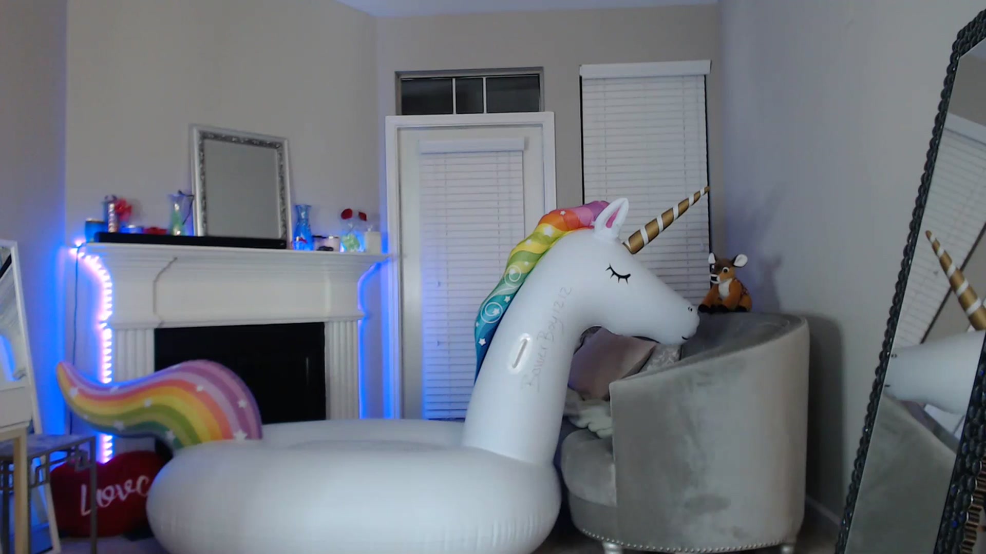 Gallery image thumbnail from Pink_Fawnnn's myfreecams stream on, 07/08/2023, 09:08 image 6 of 20
