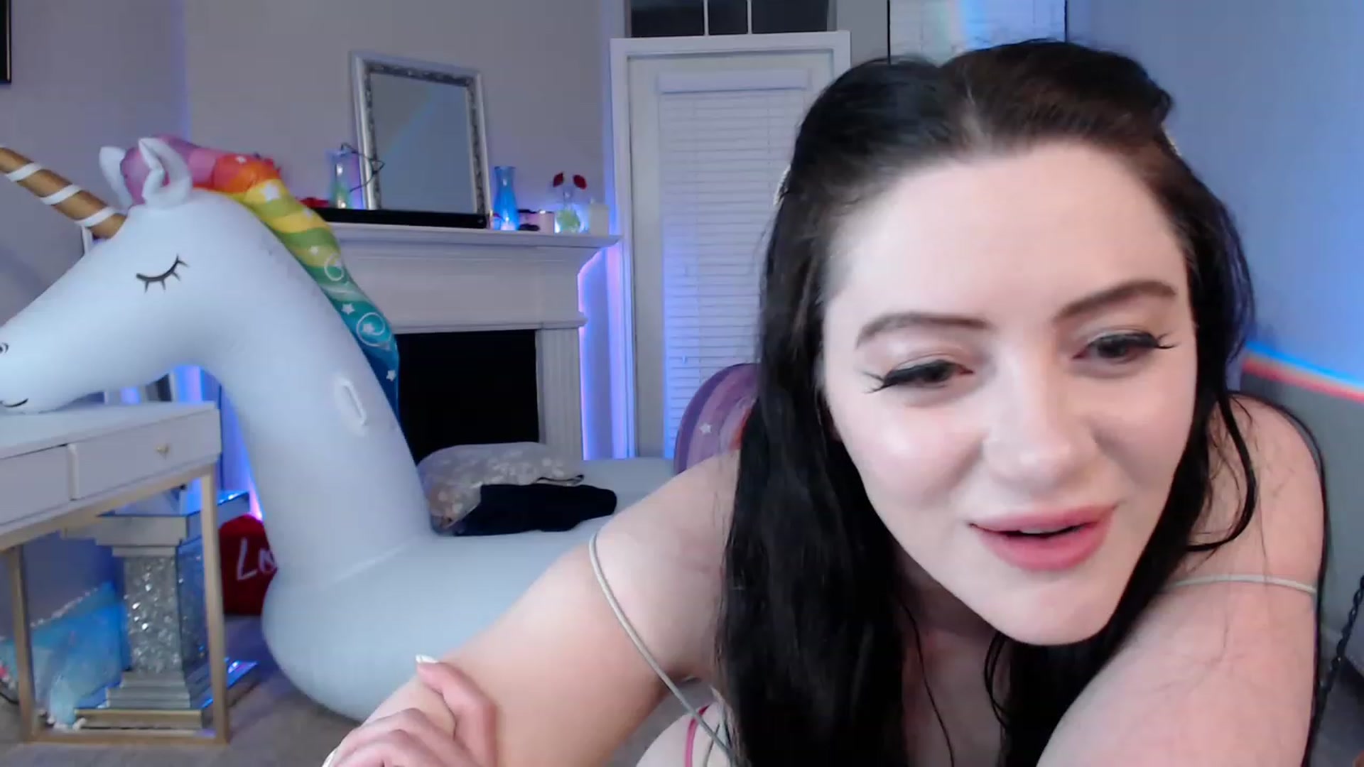 Gallery image thumbnail from Pink_Fawnnn's myfreecams stream on, 07/31/2023, 08:45 image 10 of 20