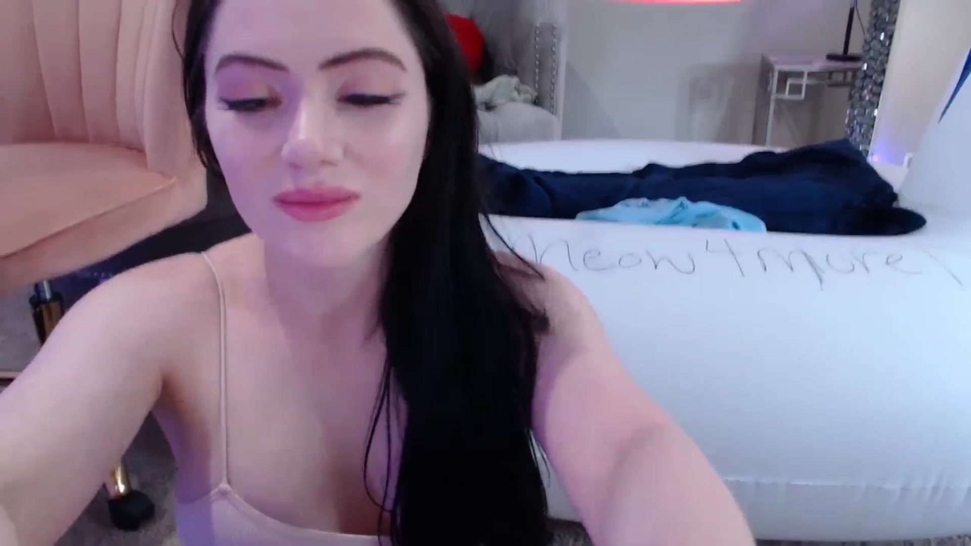 Gallery image thumbnail from Pink_Fawnnn's myfreecams stream on, 08/05/2023, 05:51 image 14 of 20