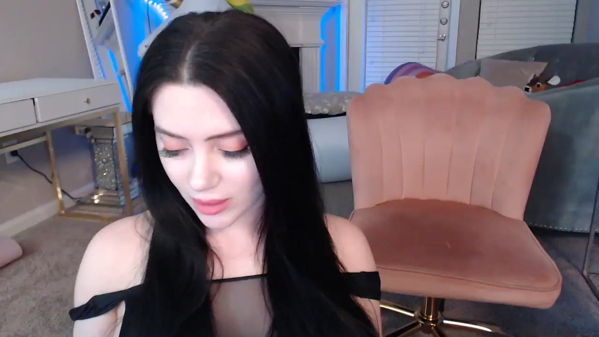 Gallery image thumbnail from Pink_Fawnnn's myfreecams stream on, 08/06/2023, 05:11 image 10 of 20