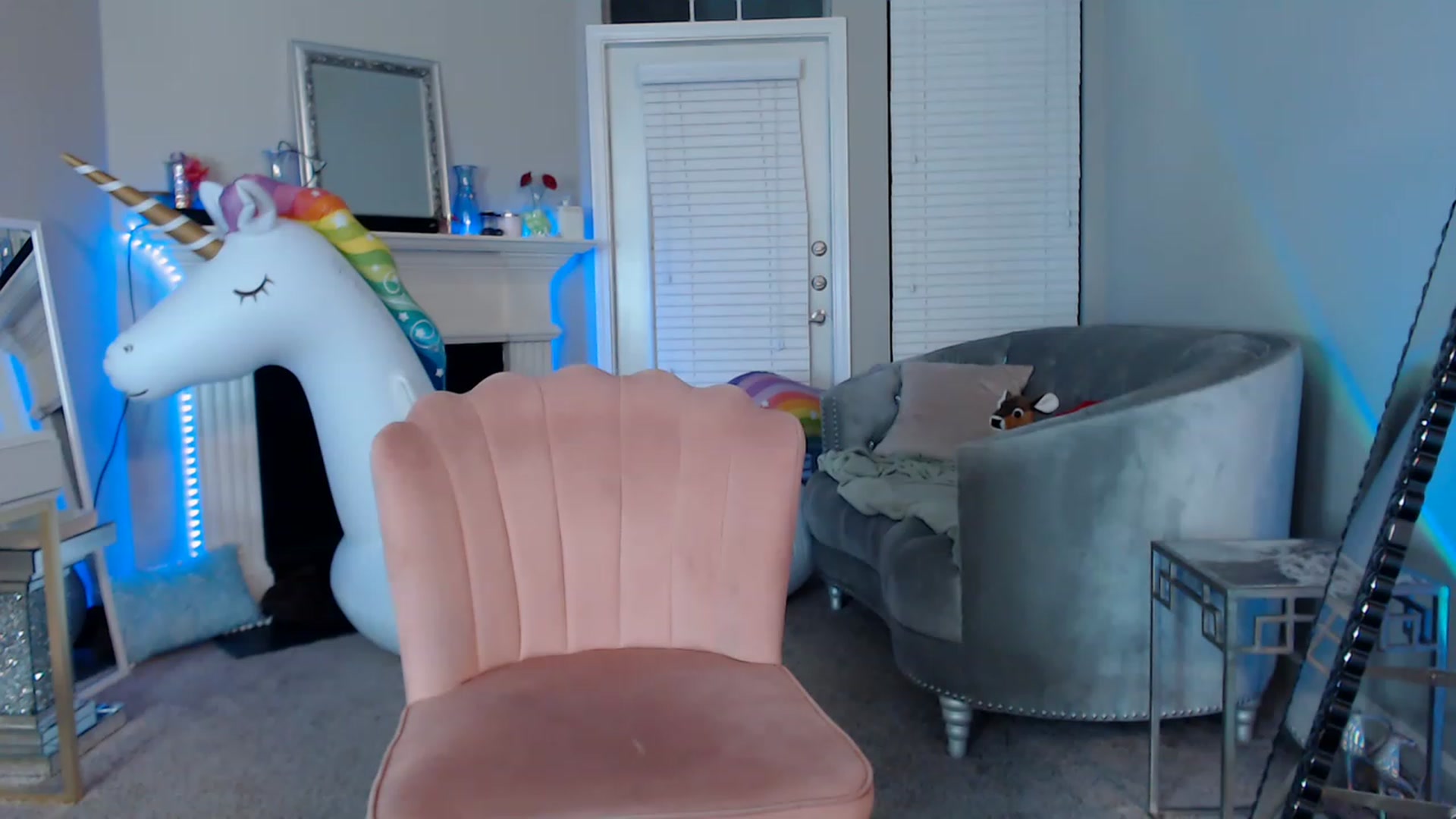 Gallery image thumbnail from Pink_Fawnnn's myfreecams stream on, 08/06/2023, 07:10 image 3 of 20
