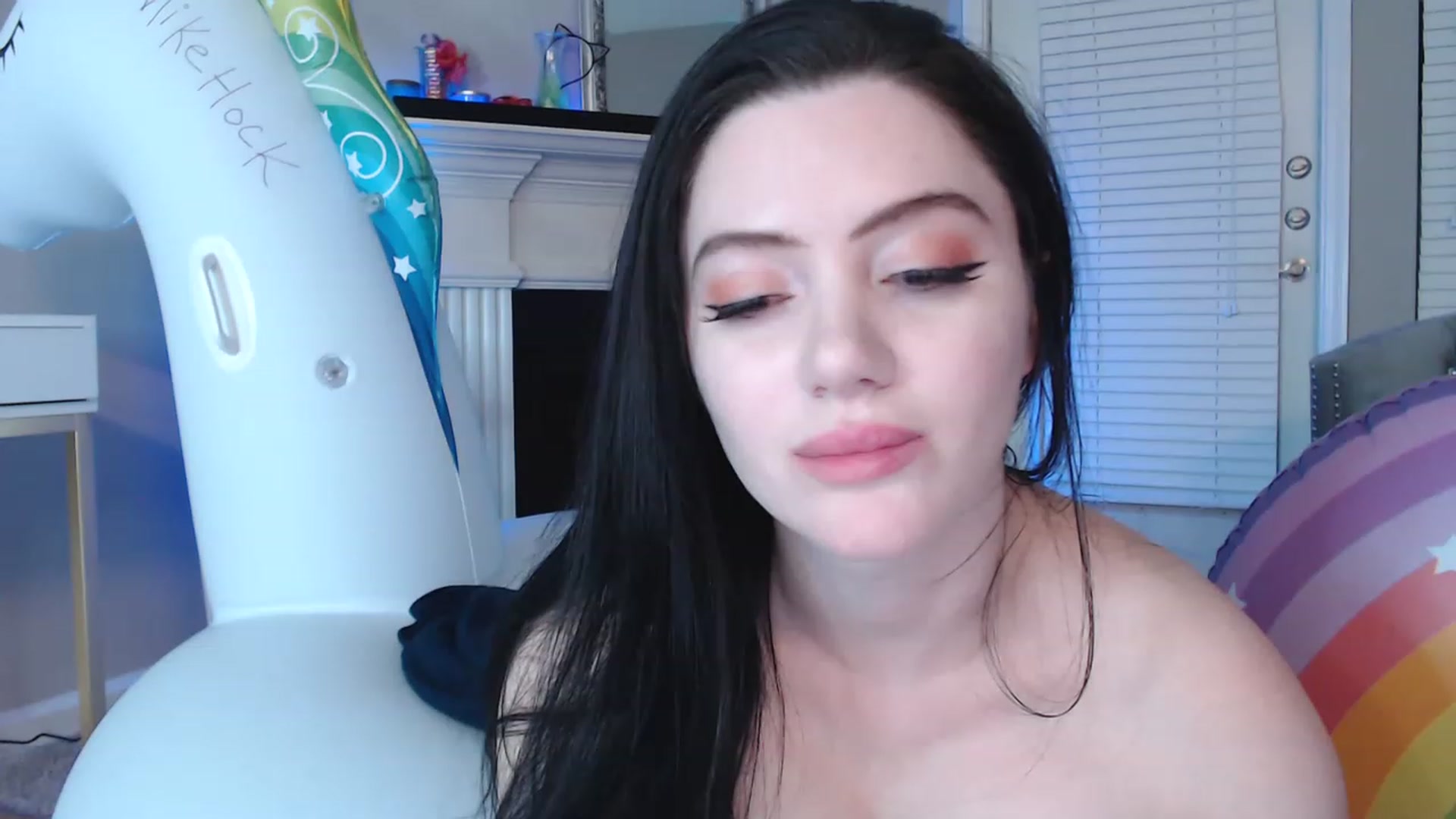 Gallery image thumbnail from Pink_Fawnnn's myfreecams stream on, 08/06/2023, 07:10 image 17 of 20