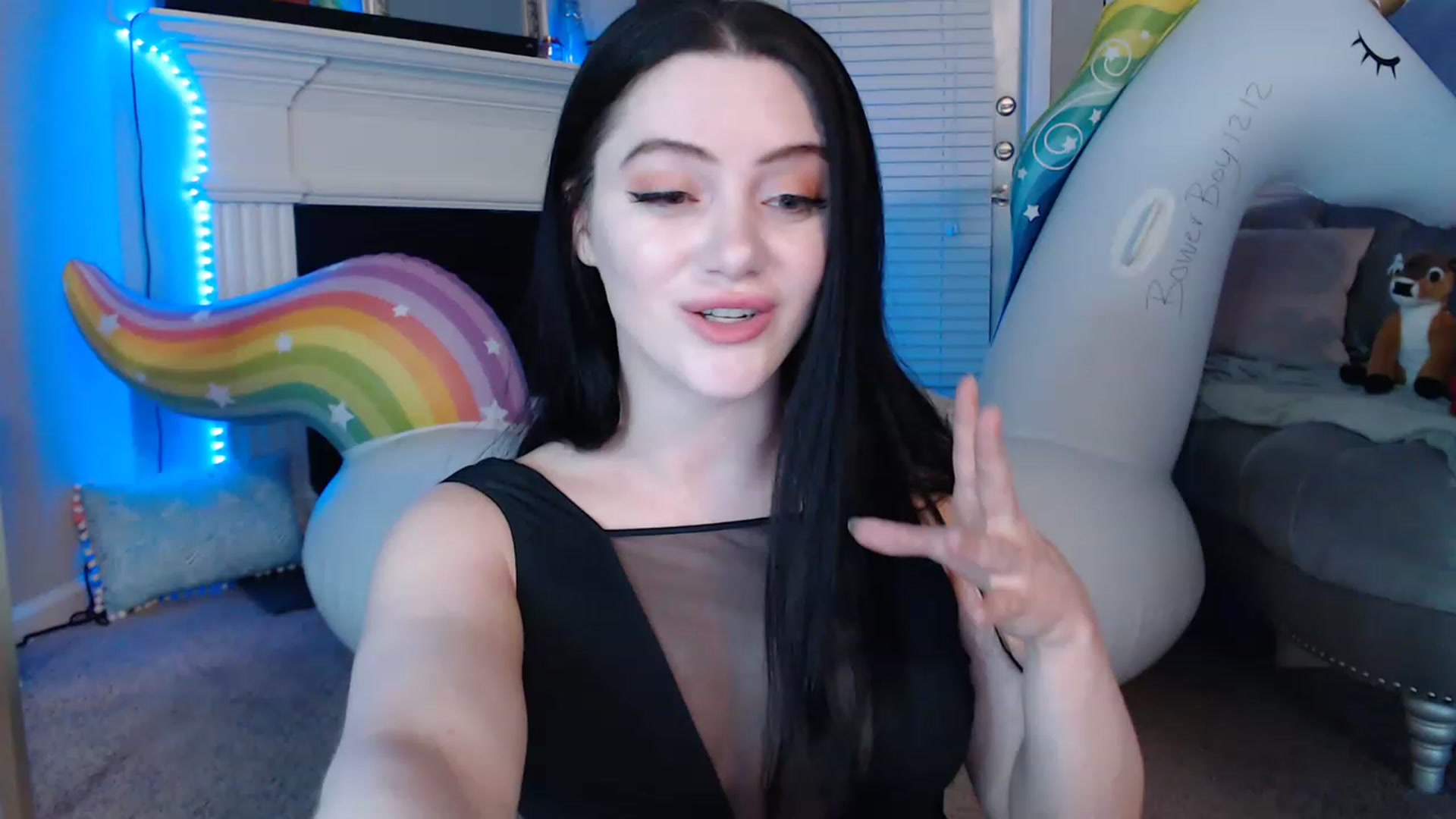 Gallery image thumbnail from Pink_Fawnnn's myfreecams stream on, 08/06/2023, 11:13 image 4 of 20