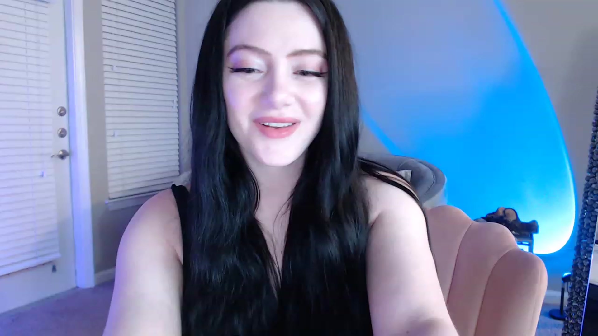Gallery image thumbnail from Pink_Fawnnn's myfreecams stream on, 08/08/2023, 06:01 image 6 of 20