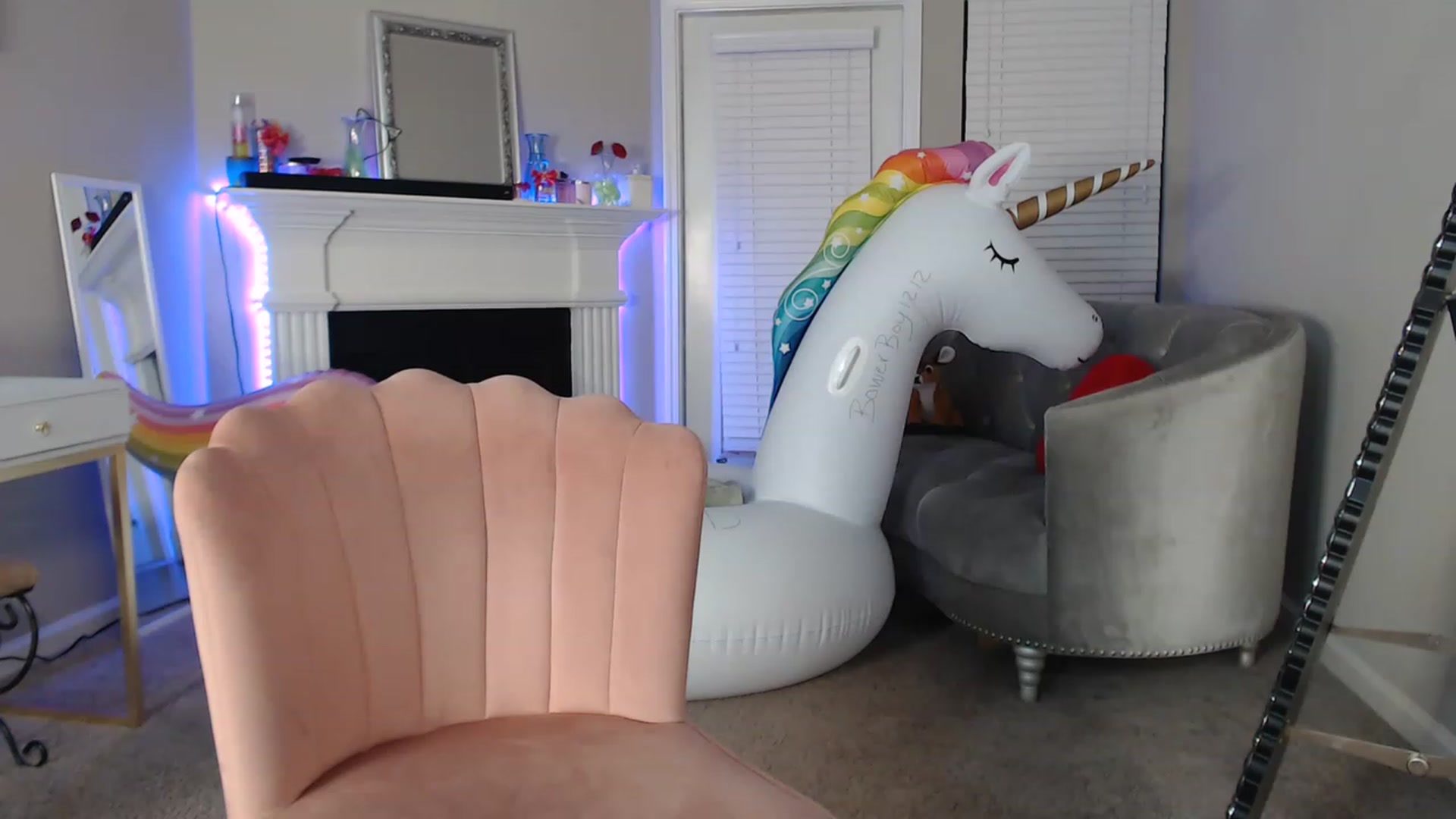 Gallery image thumbnail from Pink_Fawnnn's myfreecams stream on, 08/27/2023, 05:01 image 4 of 20