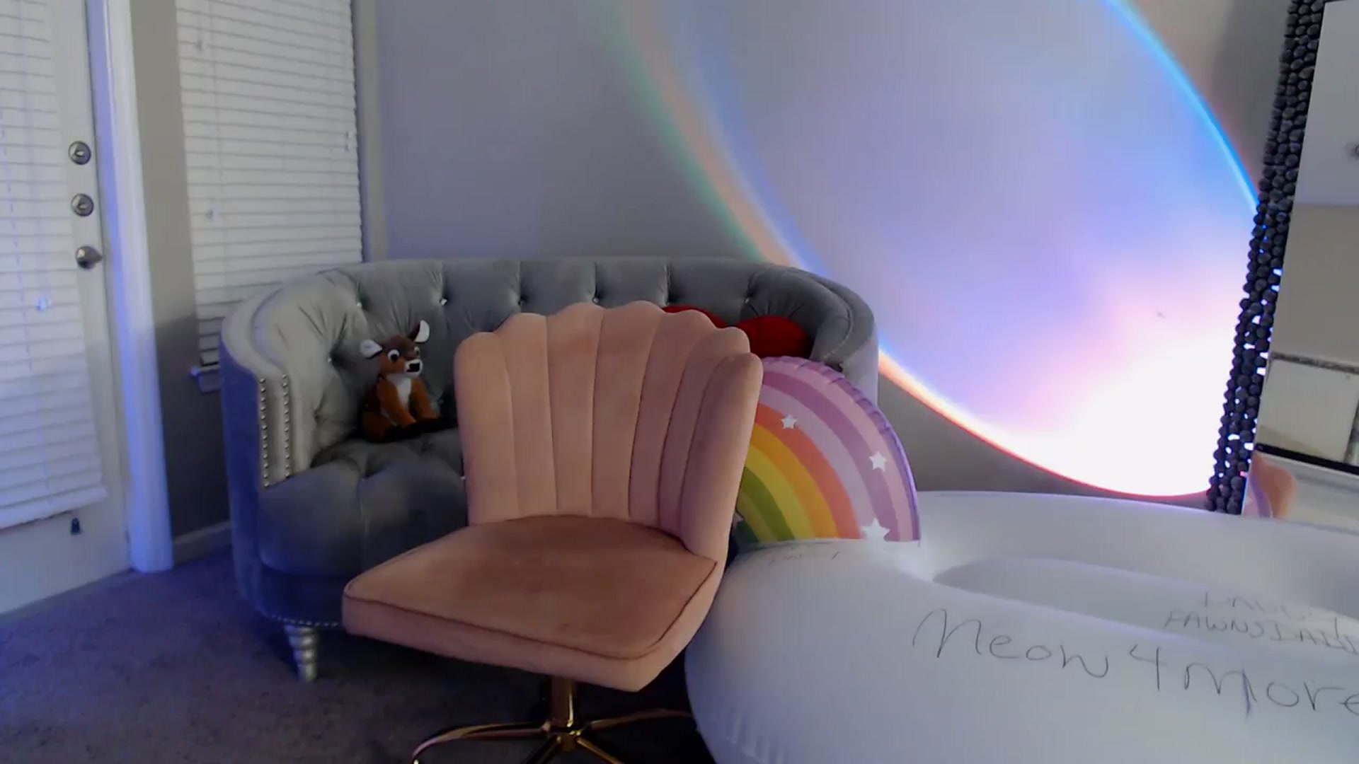 Gallery image thumbnail from Pink_Fawnnn's myfreecams stream on, 08/27/2023, 06:08 image 1 of 20