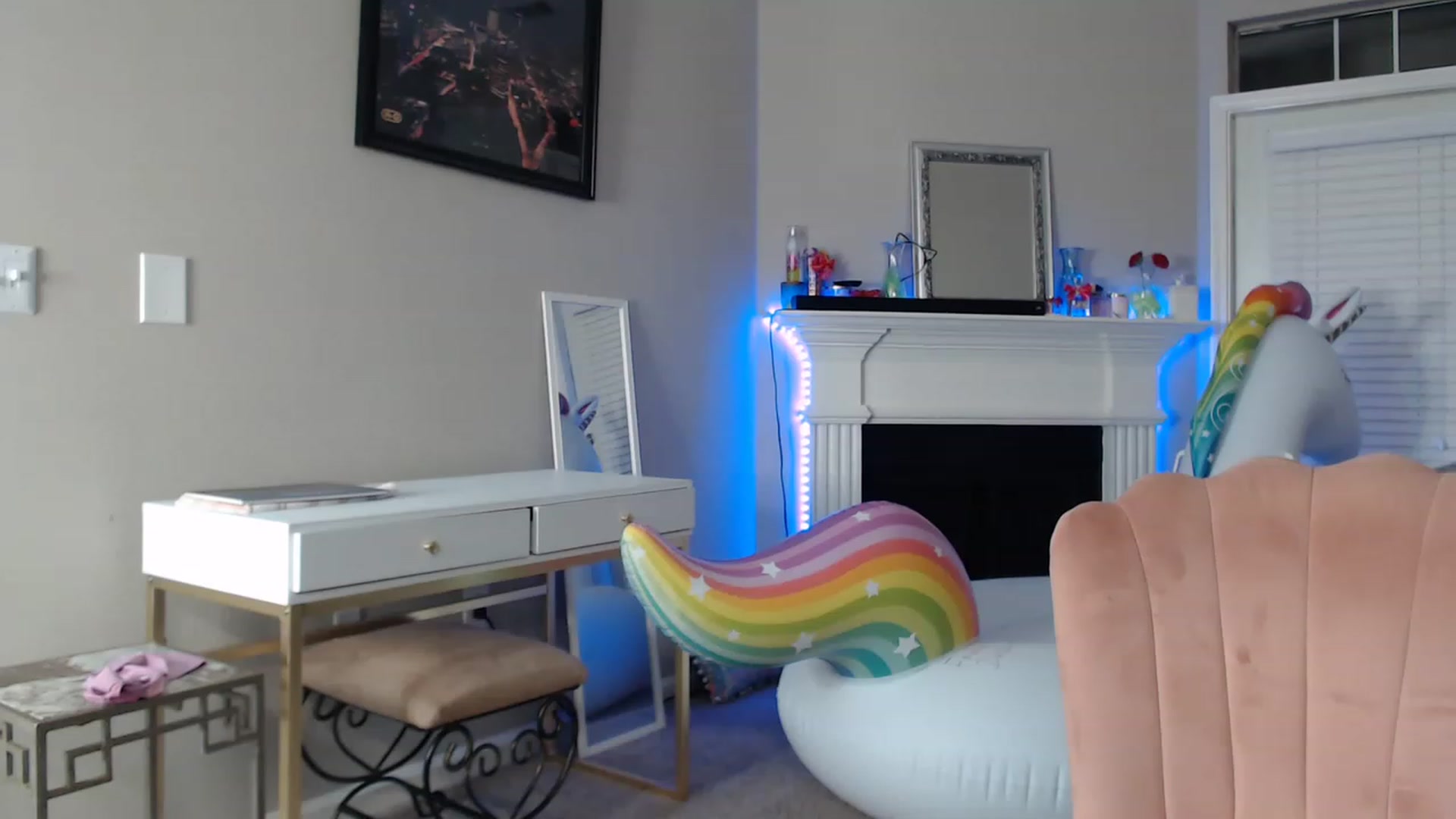 Gallery image thumbnail from Pink_Fawnnn's myfreecams stream on, 08/29/2023, 05:48 image 6 of 20