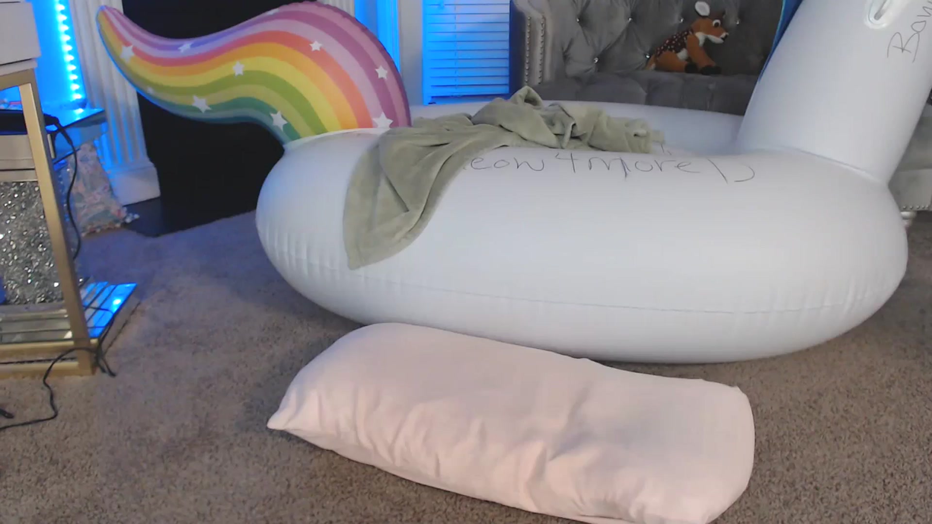 Gallery image thumbnail from Pink_Fawnnn's myfreecams stream on, 08/29/2023, 07:58 image 11 of 20