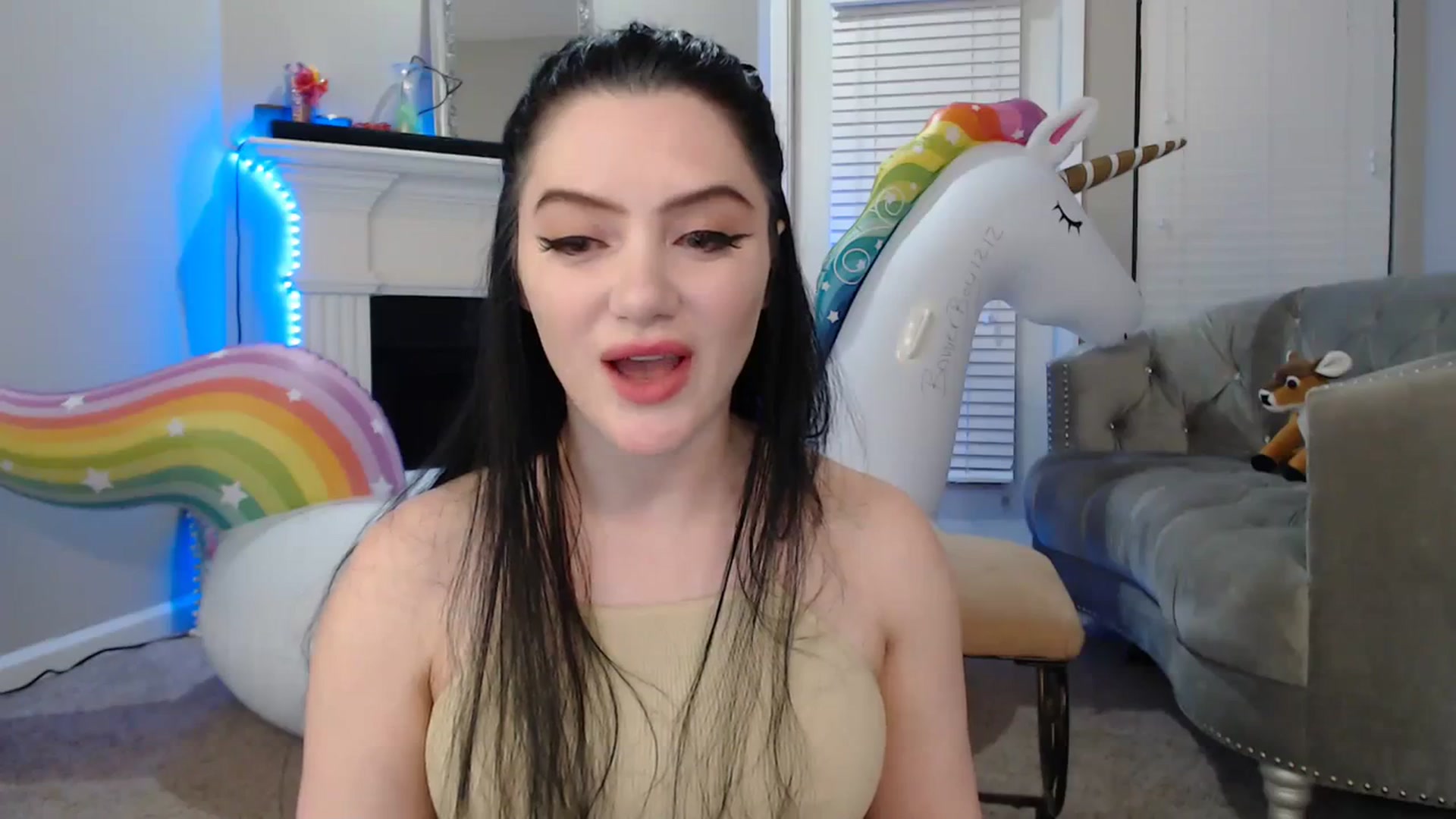 Gallery image thumbnail from Pink_Fawnnn's myfreecams stream on, 08/31/2023, 07:20 image 7 of 20