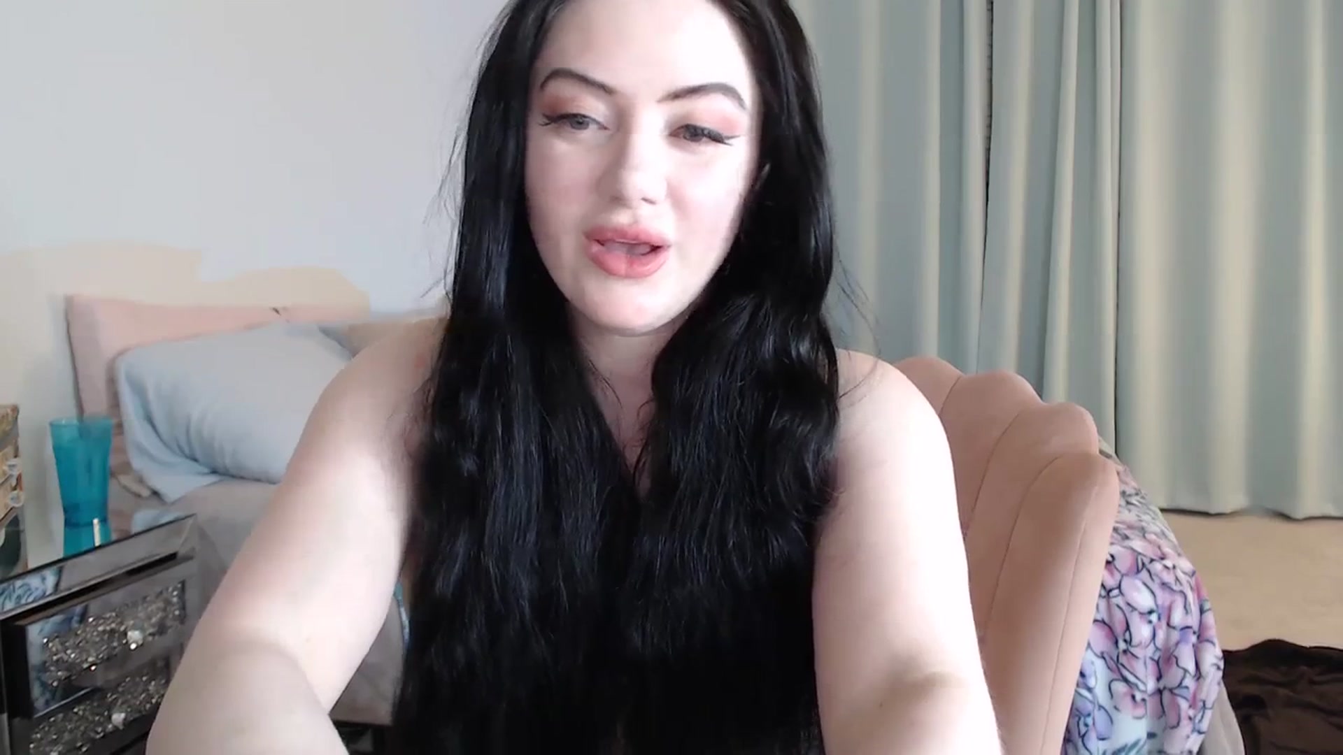 Gallery image thumbnail from Pink_Fawnnn's myfreecams stream on, 10/28/2023, 08:03 image 12 of 20