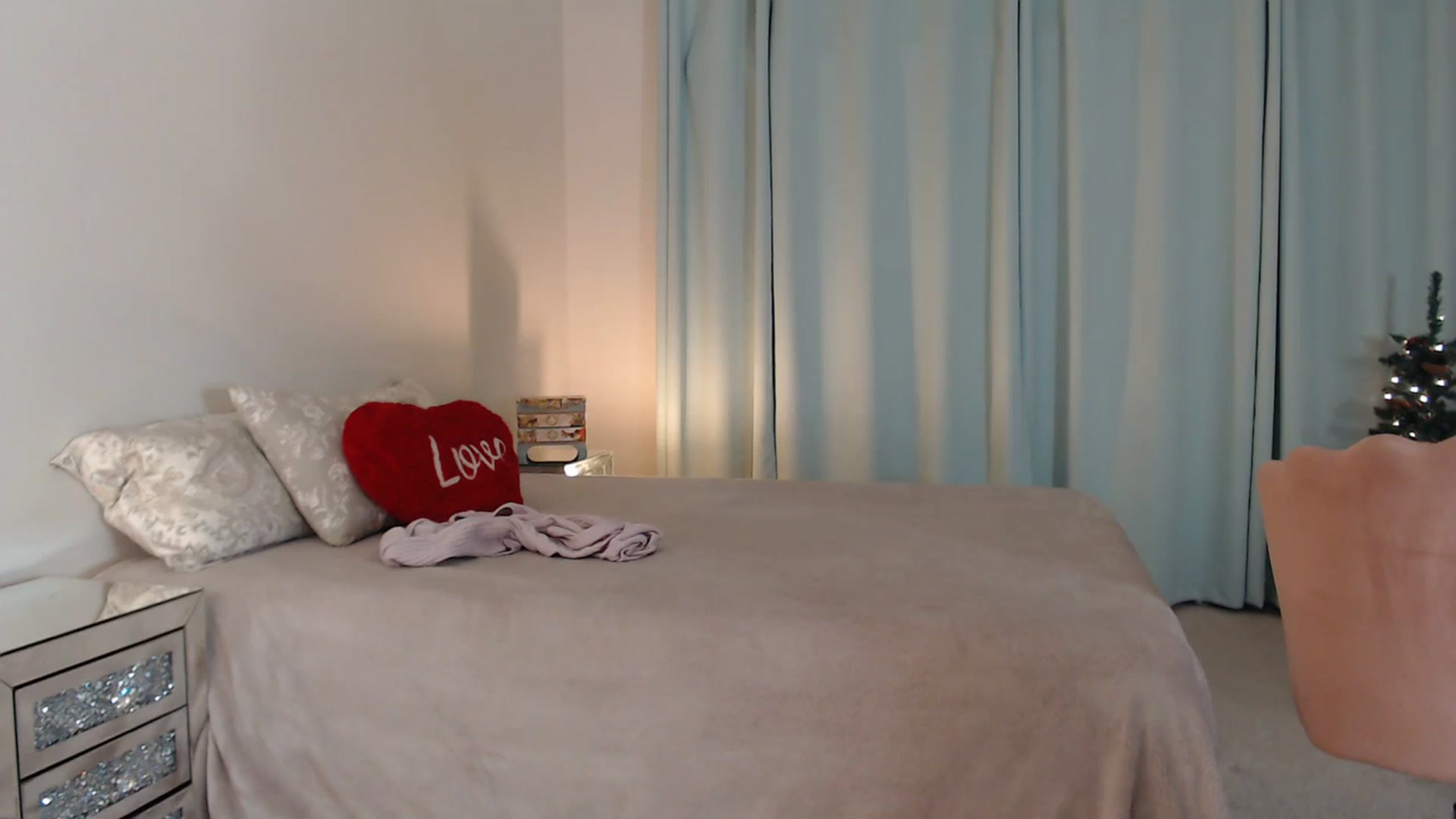 Gallery image thumbnail from Pink_Fawnnn's myfreecams stream on, 12/16/2023, 10:00 image 1 of 20