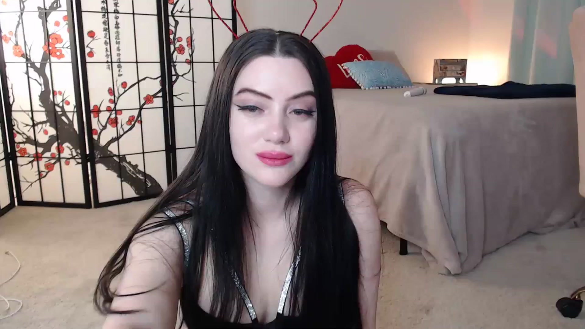 Gallery image thumbnail from Pink_Fawnnn's myfreecams stream on, 12/31/2023, 11:01 image 16 of 20
