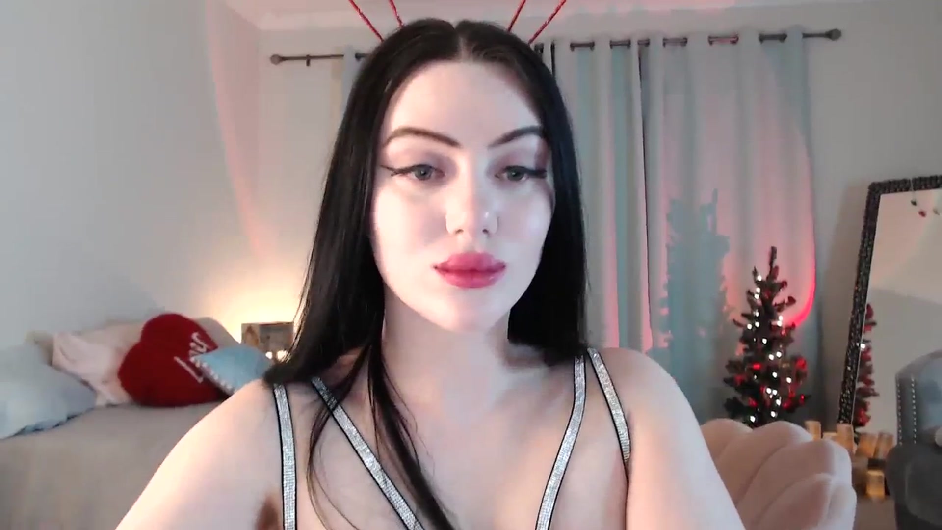 Gallery image thumbnail from Pink_Fawnnn's myfreecams stream on, 12/31/2023, 11:01 image 8 of 20