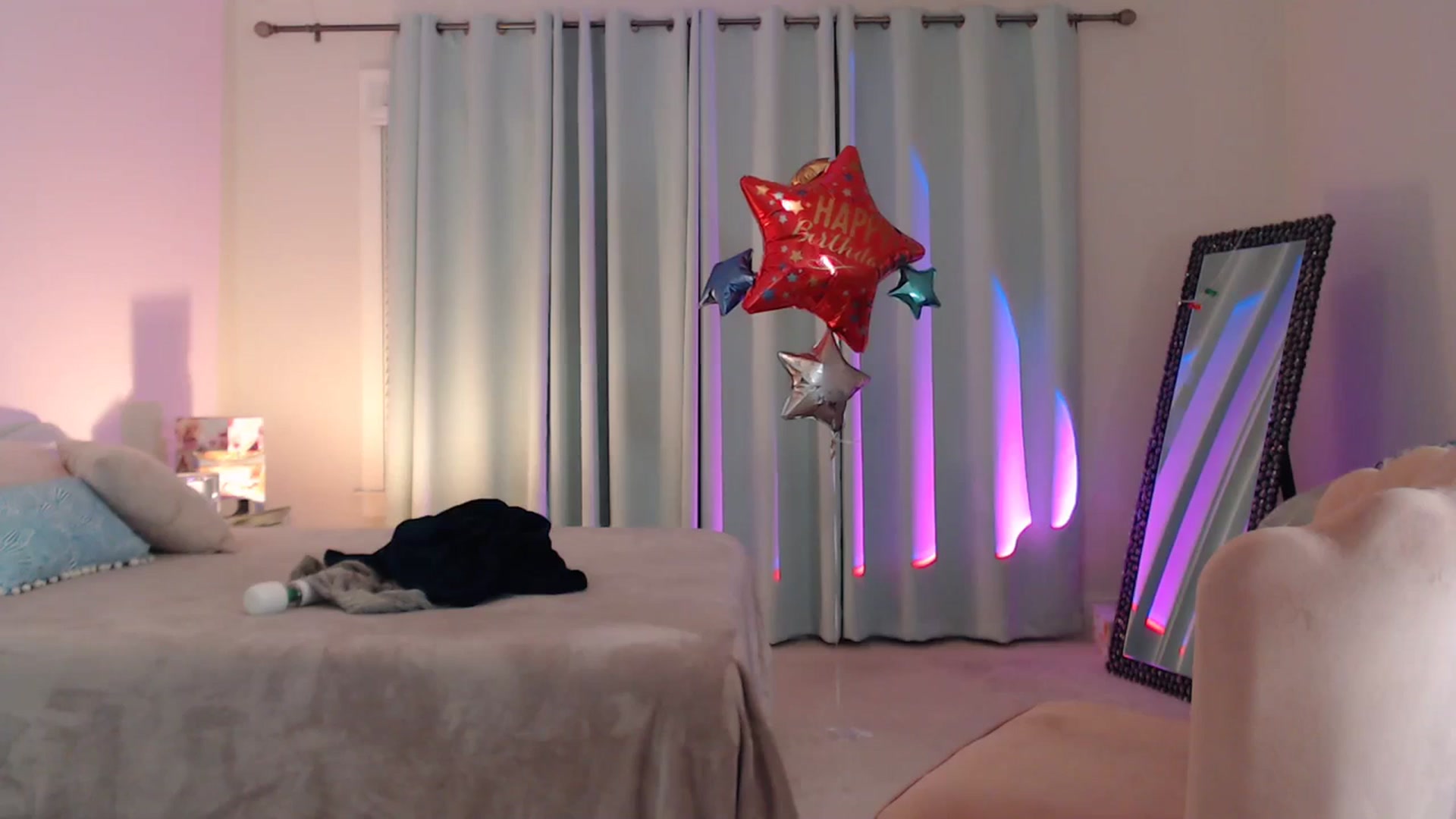 Gallery image thumbnail from Pink_Fawnnn's myfreecams stream on, 01/27/2024, 10:19 image 17 of 20
