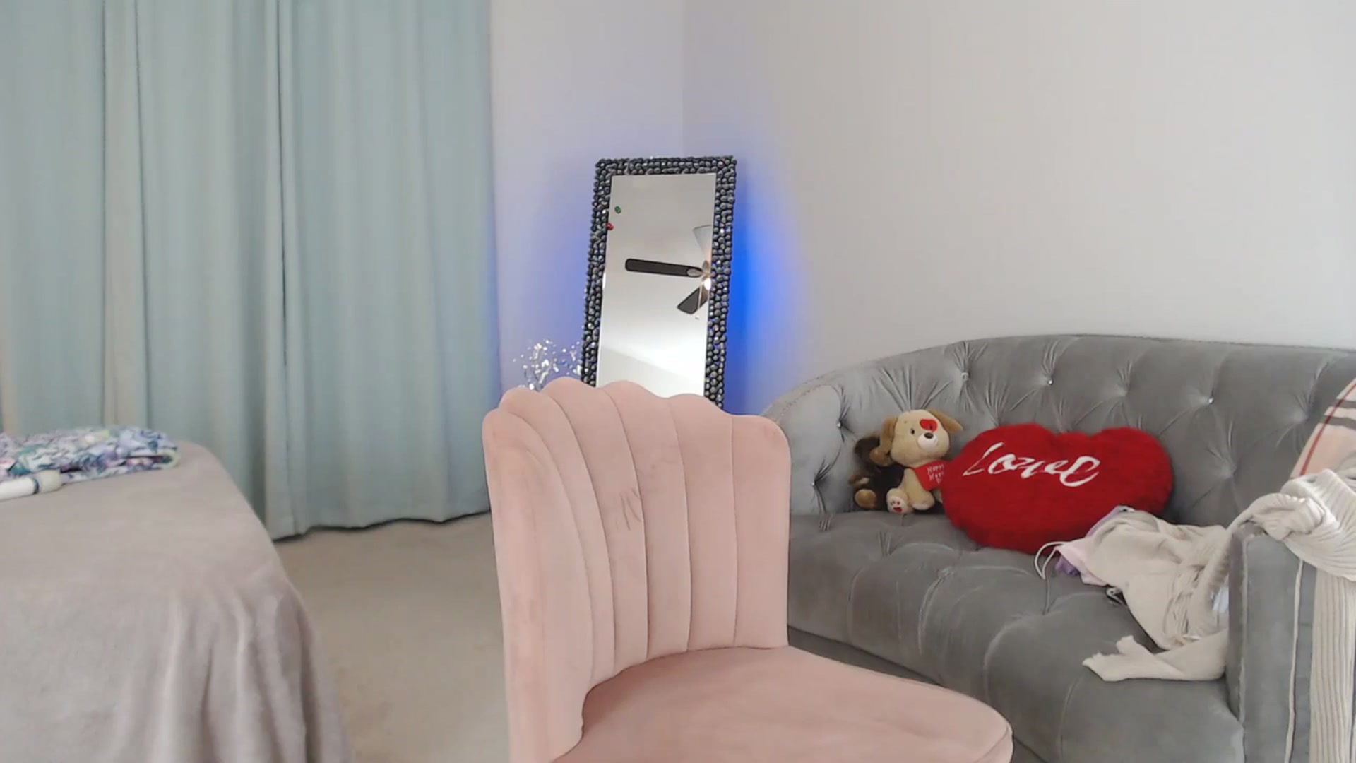 Gallery image thumbnail from Pink_Fawnnn's myfreecams stream on, 03/30/2024, 08:50 image 15 of 20