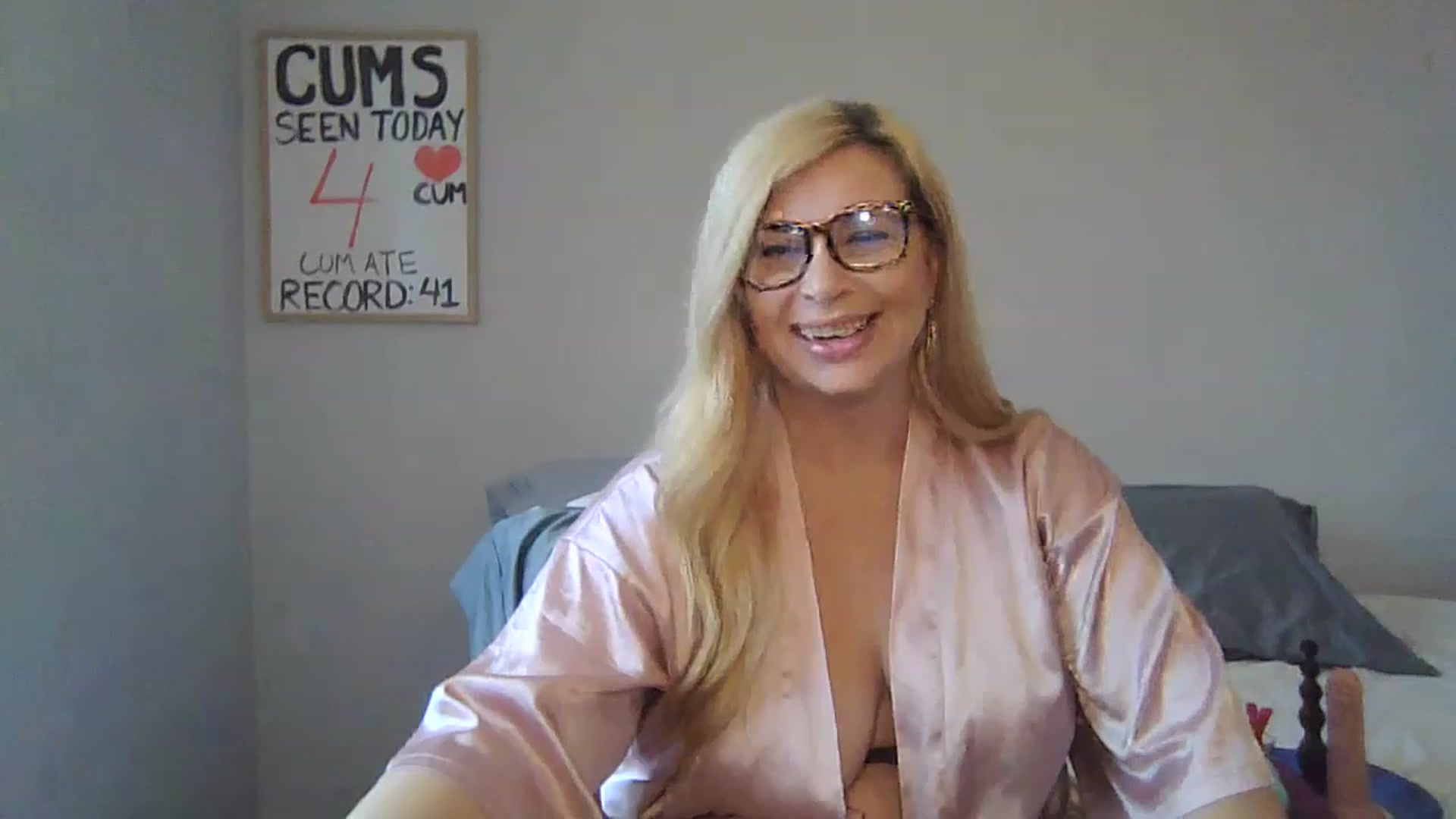 Gallery image thumbnail from Pink_Stardust's myfreecams stream on, 11/26/2022, 16:31 image 15 of 20