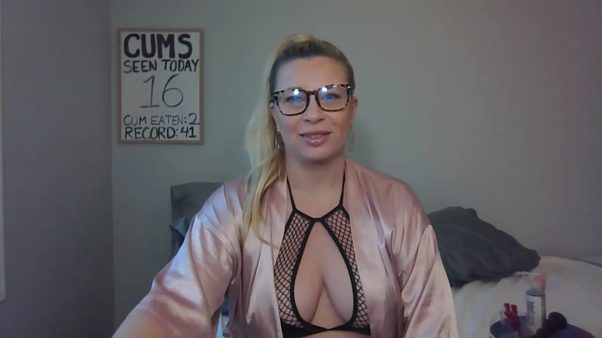Gallery image thumbnail from Pink_Stardust's myfreecams stream on, 11/28/2022, 17:14 image 12 of 20