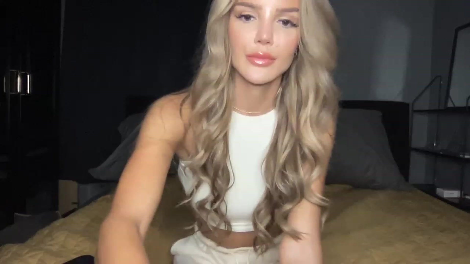 Gallery image thumbnail from Pink_zecret's myfreecams stream on, 02/11/2023, 15:35 image 13 of 20