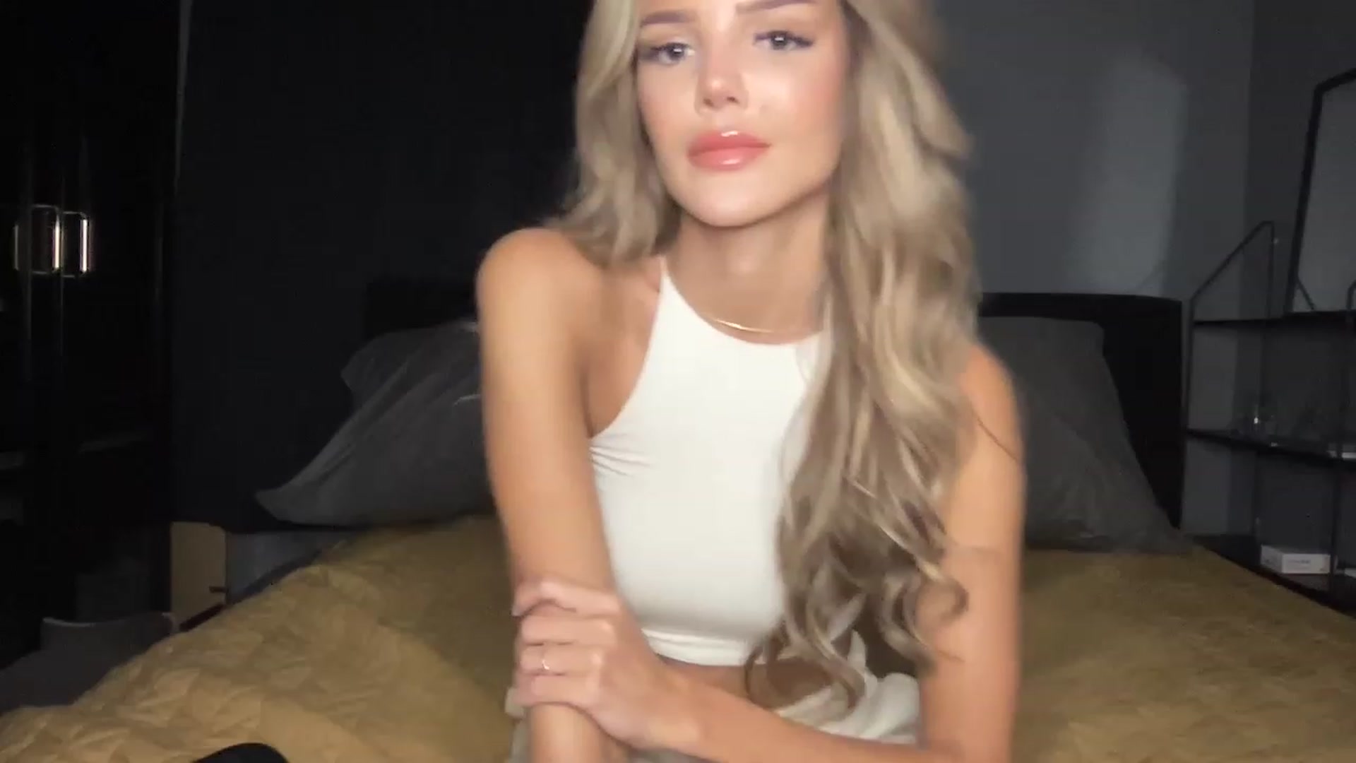 Gallery image thumbnail from Pink_zecret's myfreecams stream on, 02/11/2023, 15:35 image 14 of 20