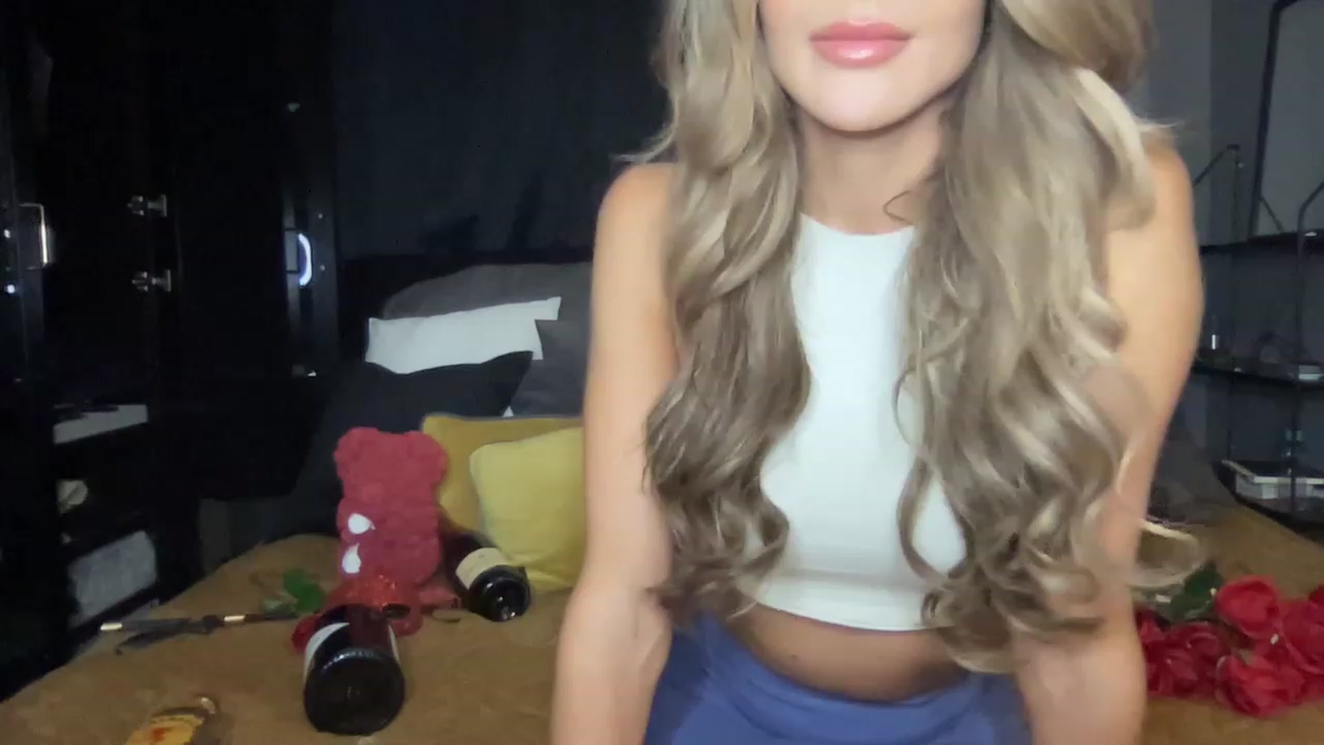Gallery image thumbnail from Pink_zecret's myfreecams stream on, 02/14/2023, 15:40 image 8 of 20