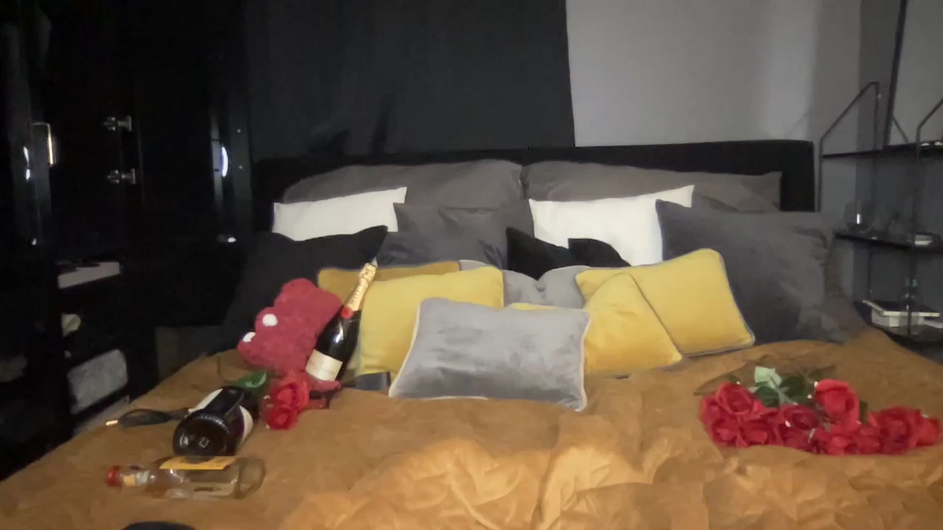 Gallery image thumbnail from Pink_zecret's myfreecams stream on, 02/14/2023, 16:28 image 12 of 20